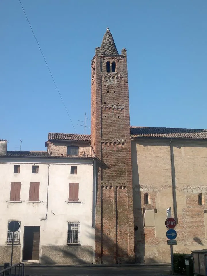 Photo showing: torre campanaria