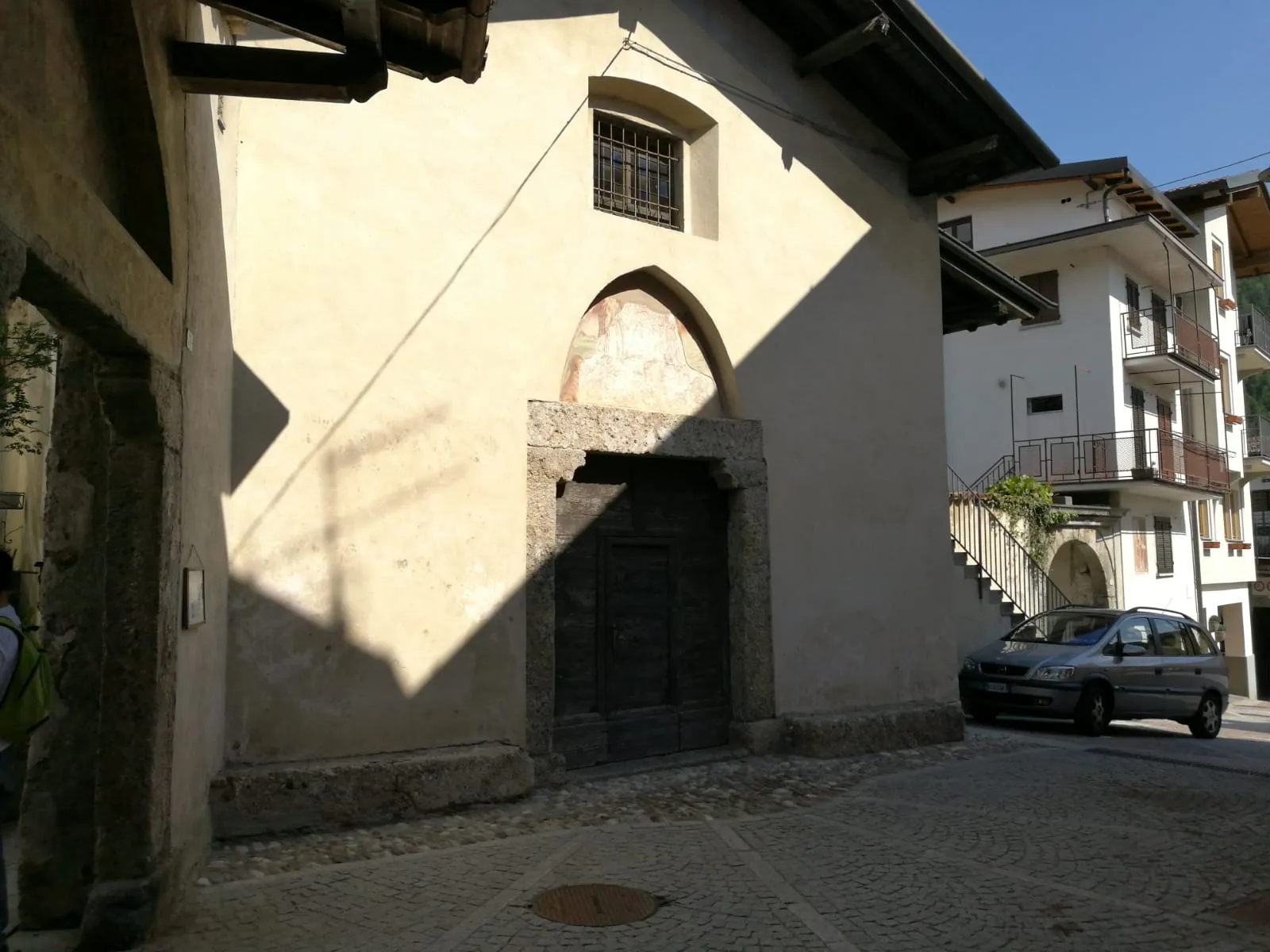 Photo showing: Facciata esterna della chiesetta di San Salvatore posta a fianco dell'ex convento di Fino del Monte (BG)