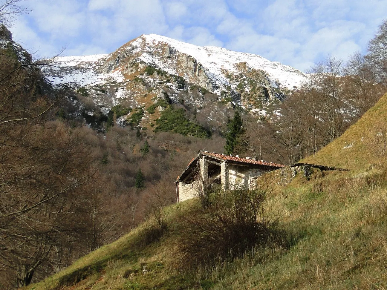 Photo showing: Cascina Rinati, val Gorgolina, Prealpi bergamasche. Premolo (BG)