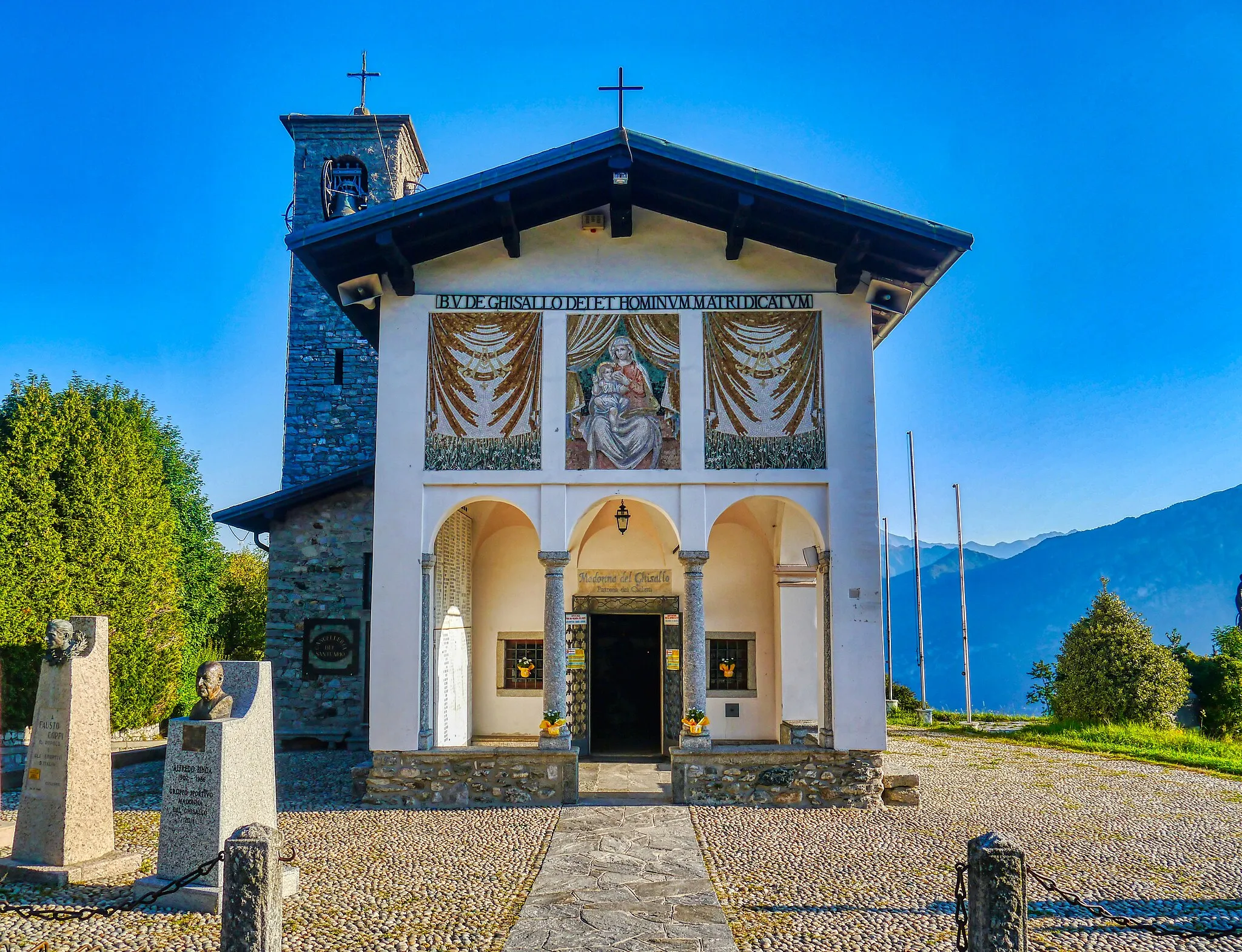 Photo showing: Facade of the Sanctuary of Our Lady of Ghisallo, Magreglio, Province of Como, Region of Lombardy, Italy