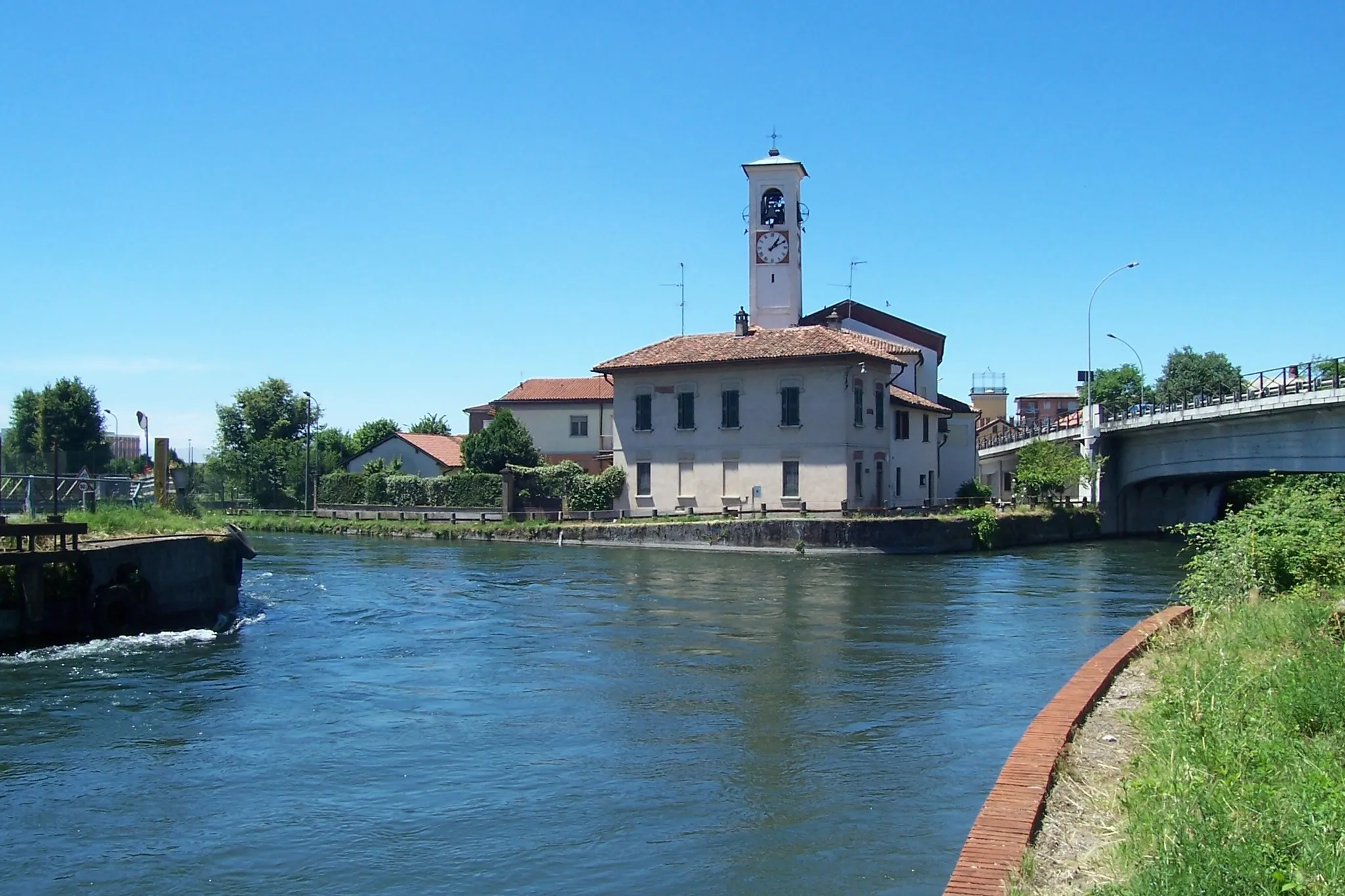 Photo showing: La confluenza del Naviglio di Bereguardo nel Naviglio Grande a Castelletto, fraz. di Abbiategrasso