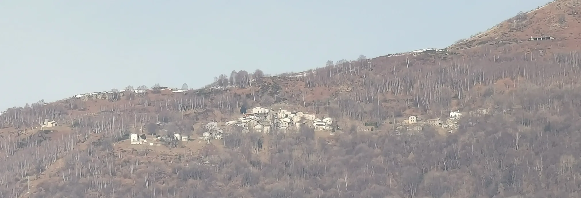 Photo showing: Vista su Camaggiore (Bellano) da Sasso Rosso (Perledo)