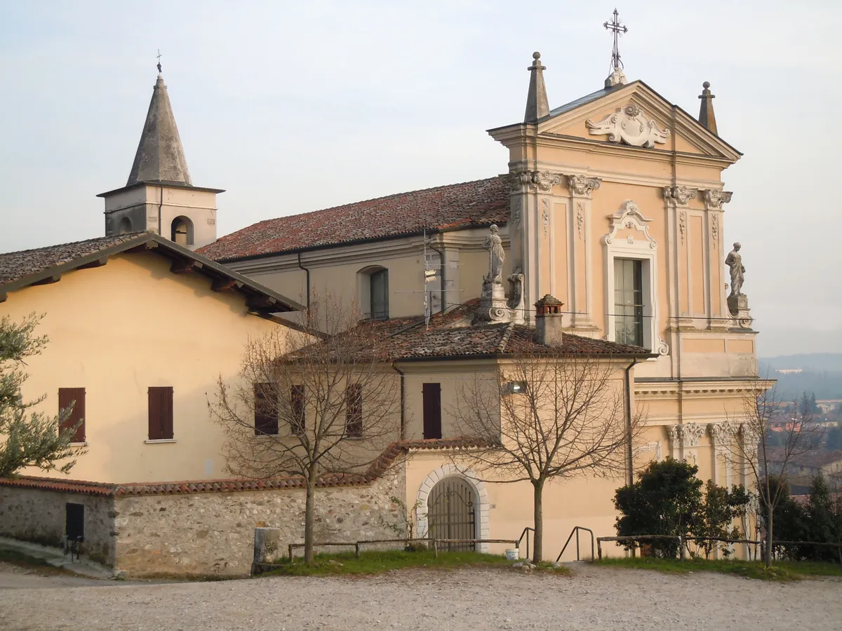 Photo showing: Carzago della Riviera, la chiesa parrocchiale di San Lorenzo.