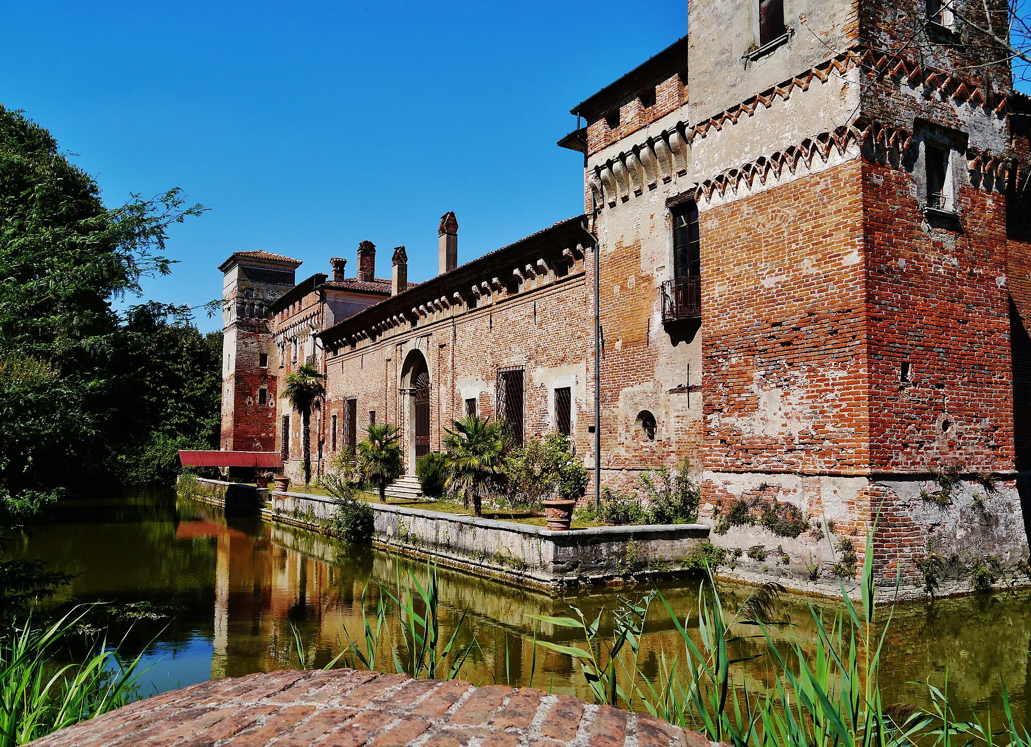 Photo showing: South Side of Padernello Castle, Borgo San Giacomo, Province of Brescia, Region of Lombardy, Italy