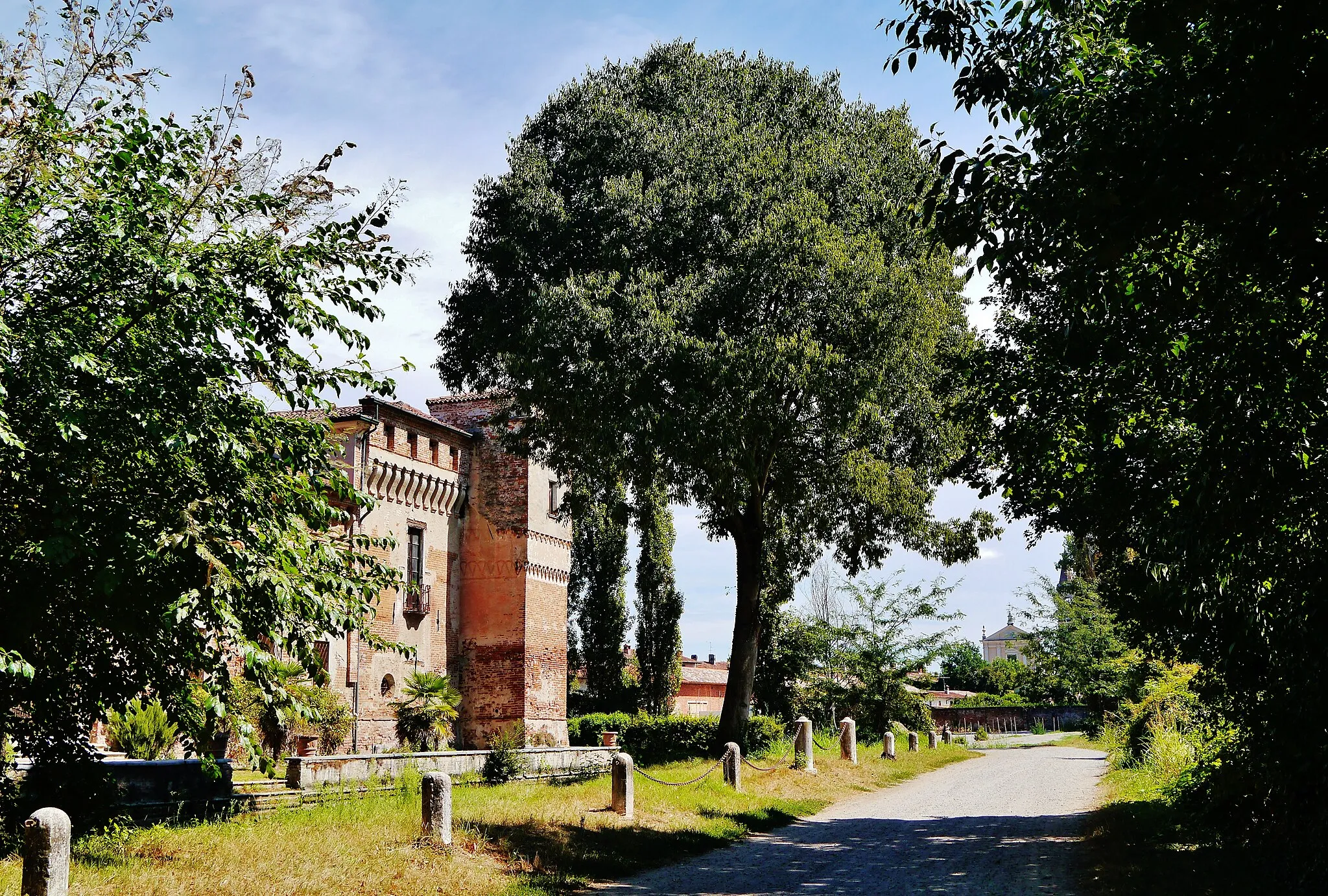 Photo showing: South Side of Padernello Castle, Borgo San Giacomo, Province of Brescia, Region of Lombardy, Italy