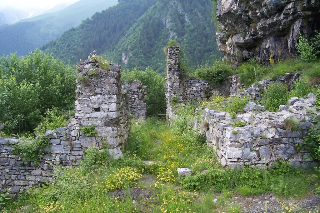 Photo showing: Inside. Castle of Lozio