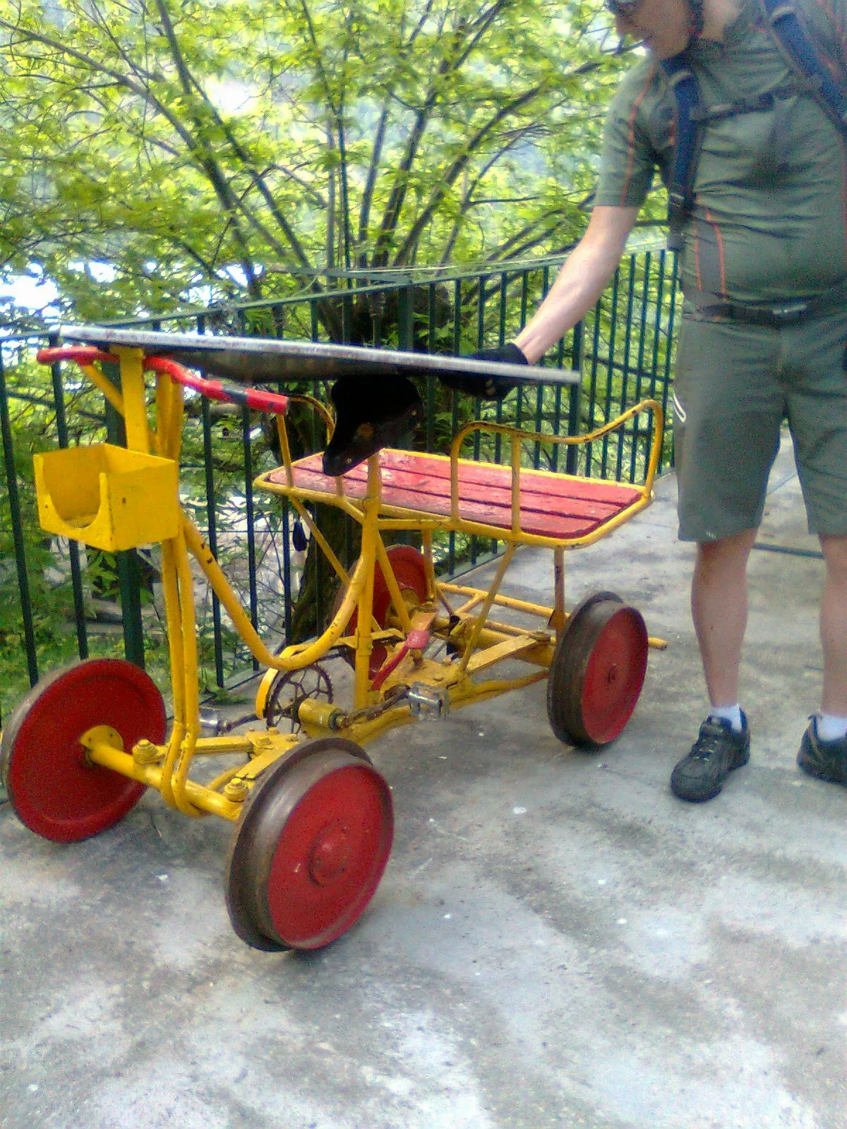Photo showing: triciclo a rotaia sul tracciolino