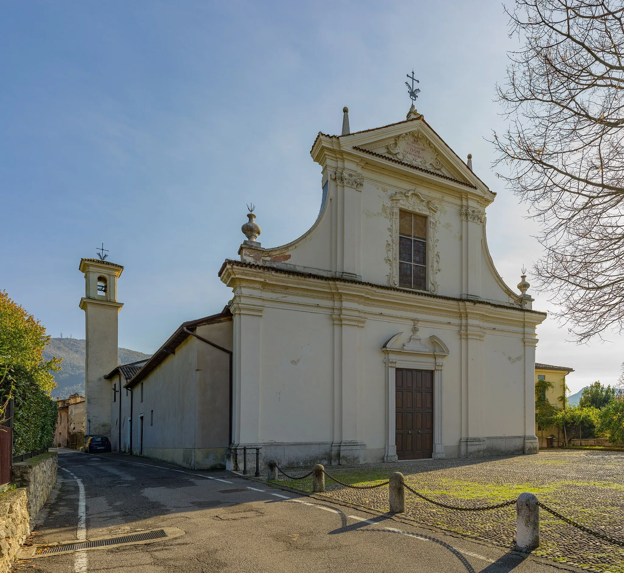 Photo showing: San Antonino and San Cristoforo Mompiano churches in Brescia.