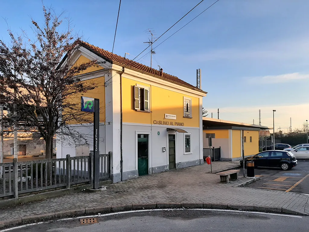 Photo showing: La stazione ferroviaria di Caslino al Piano, frazione di Cadorago.