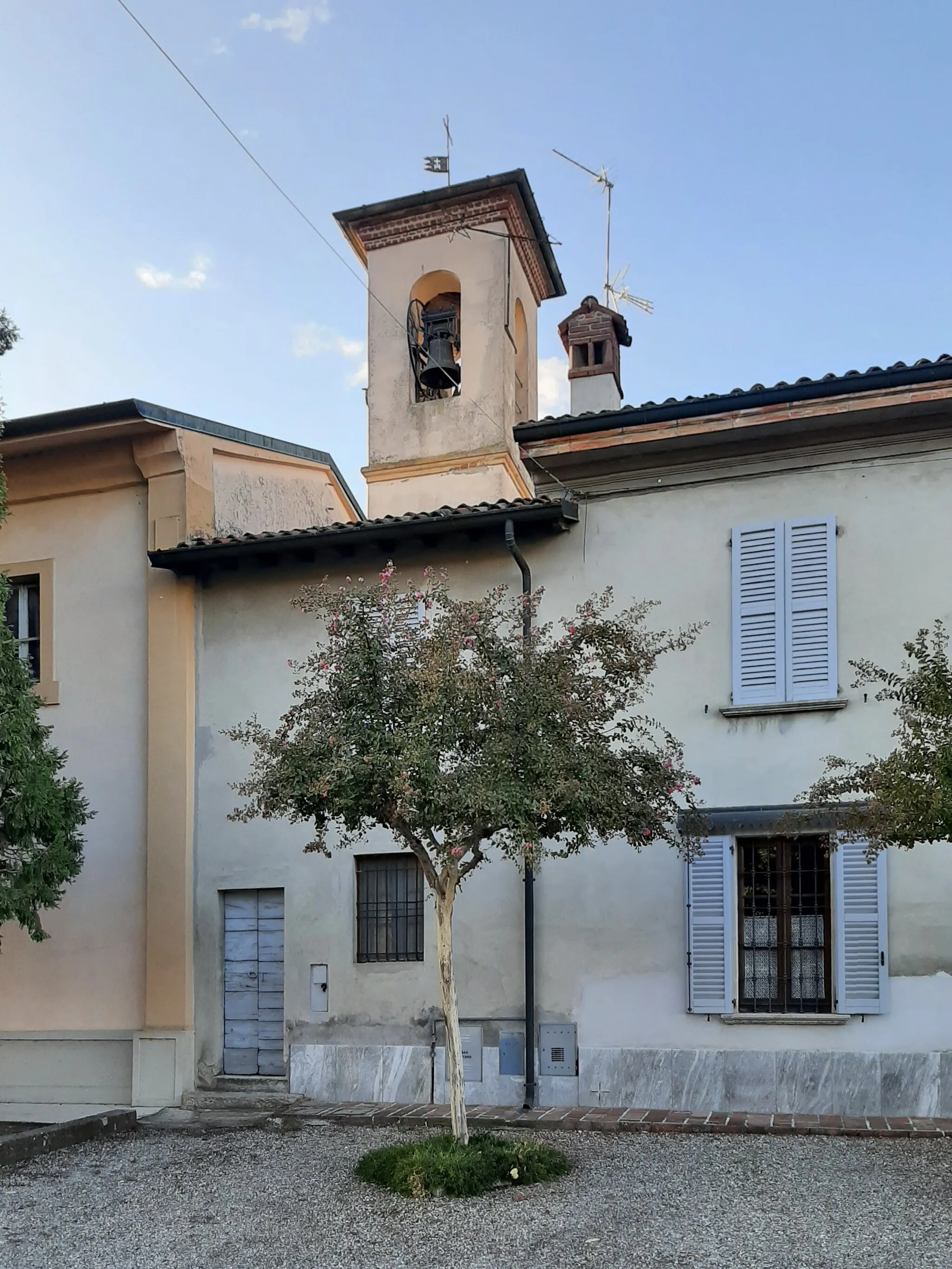 Photo showing: Borghetto Lodigiano, il campanile della chiesa della Natività di Maria Vergine e San Giovanni Battista nella frazione di Vigarolo.