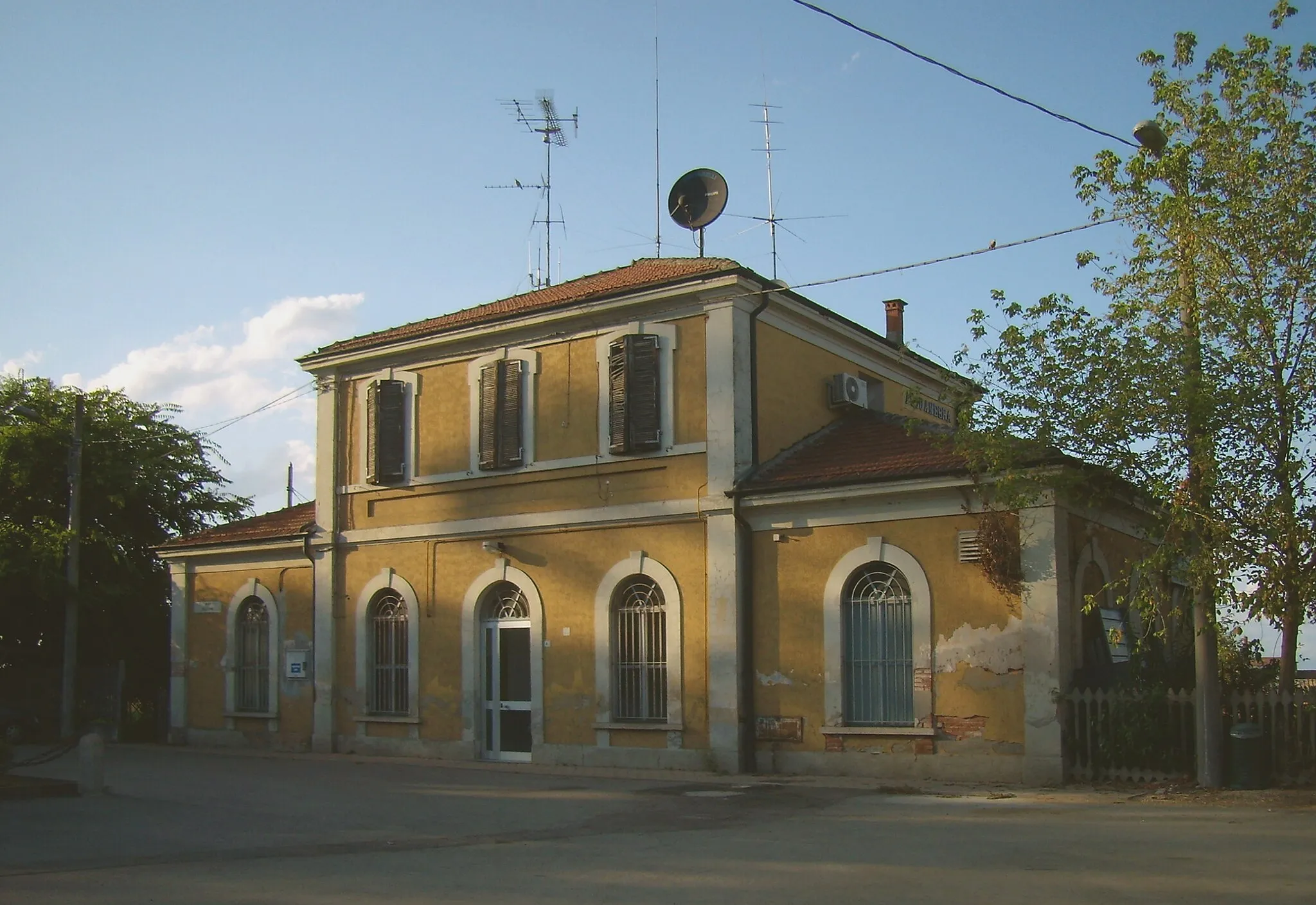 Photo showing: Railway station in Acquanegra Cremonese (CR), Italy