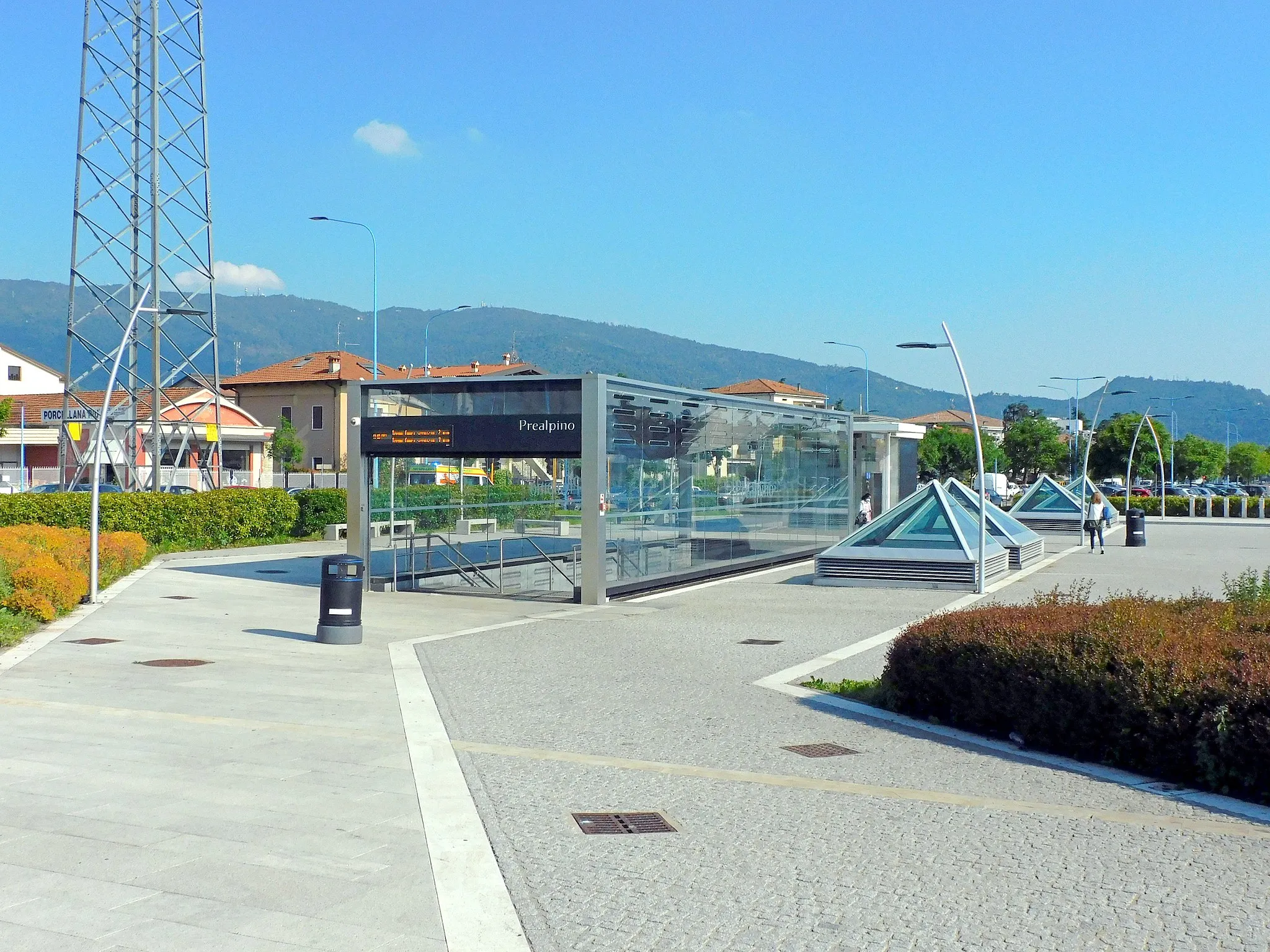 Photo showing: Ingresso est della stazione di Prealpino della metropolitana di Brescia