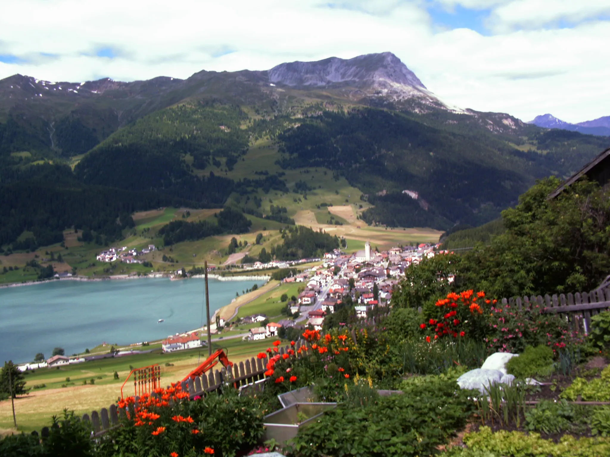 Photo showing: Blick über Reschen zum Piz Lat