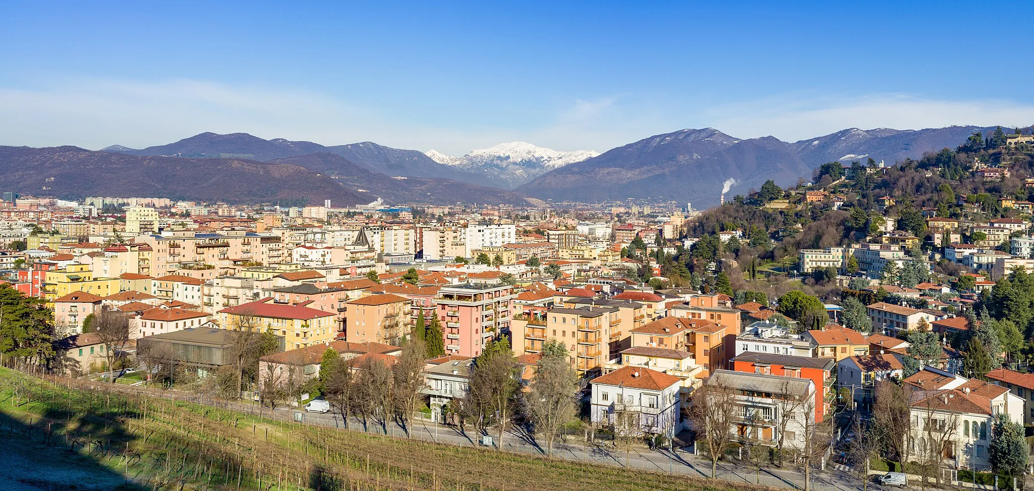 Photo showing: View of Brescia and the Mount Guglielmo also known as Gölem.