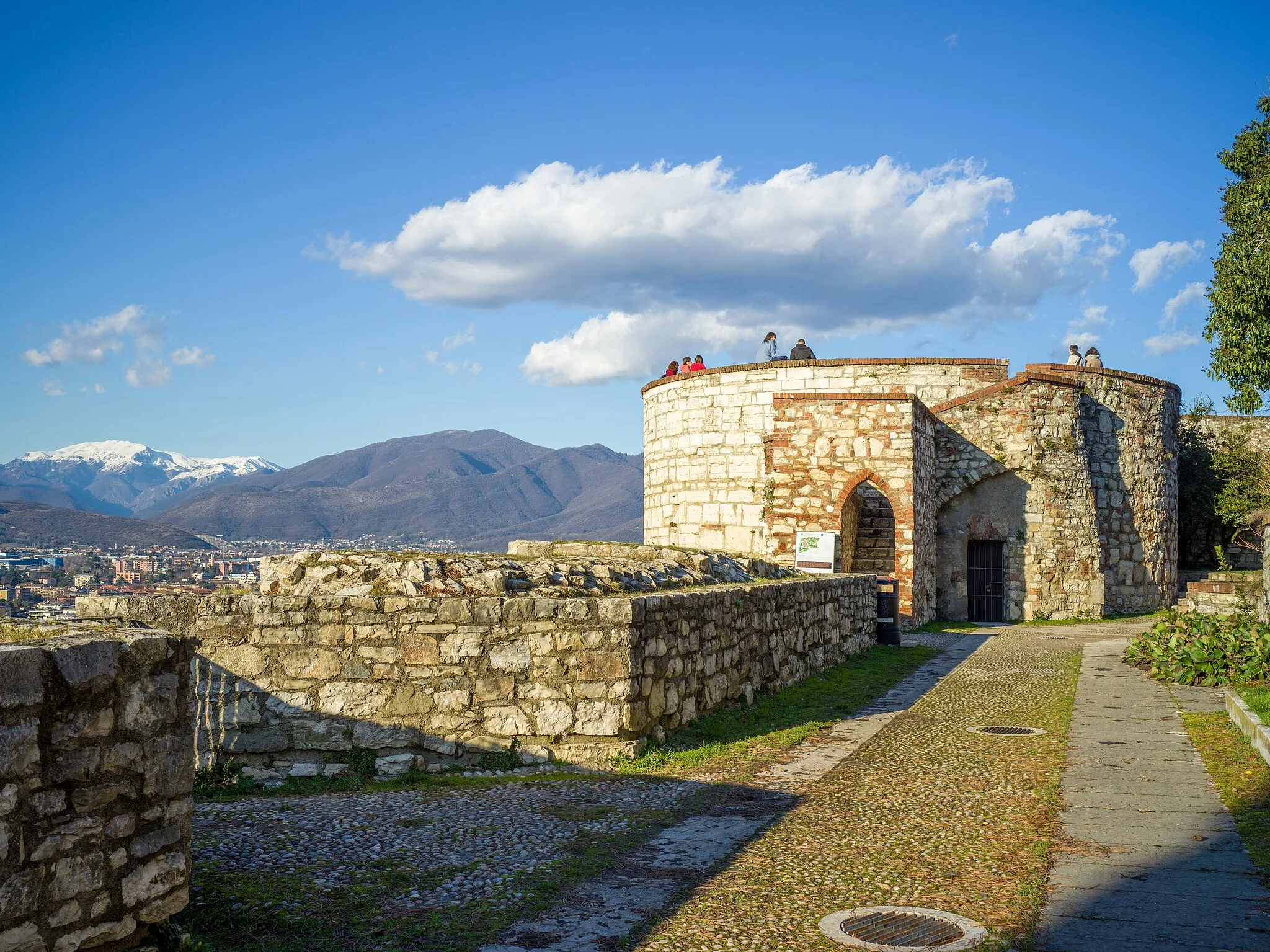 Photo showing: Coltrina tower in the Castle of Brescia.