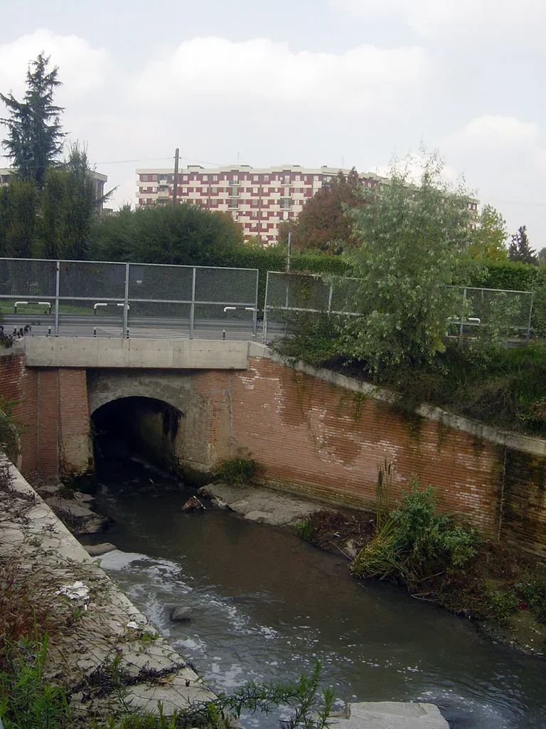 Photo showing: Canale - Garbagnate Milanese 10/2005