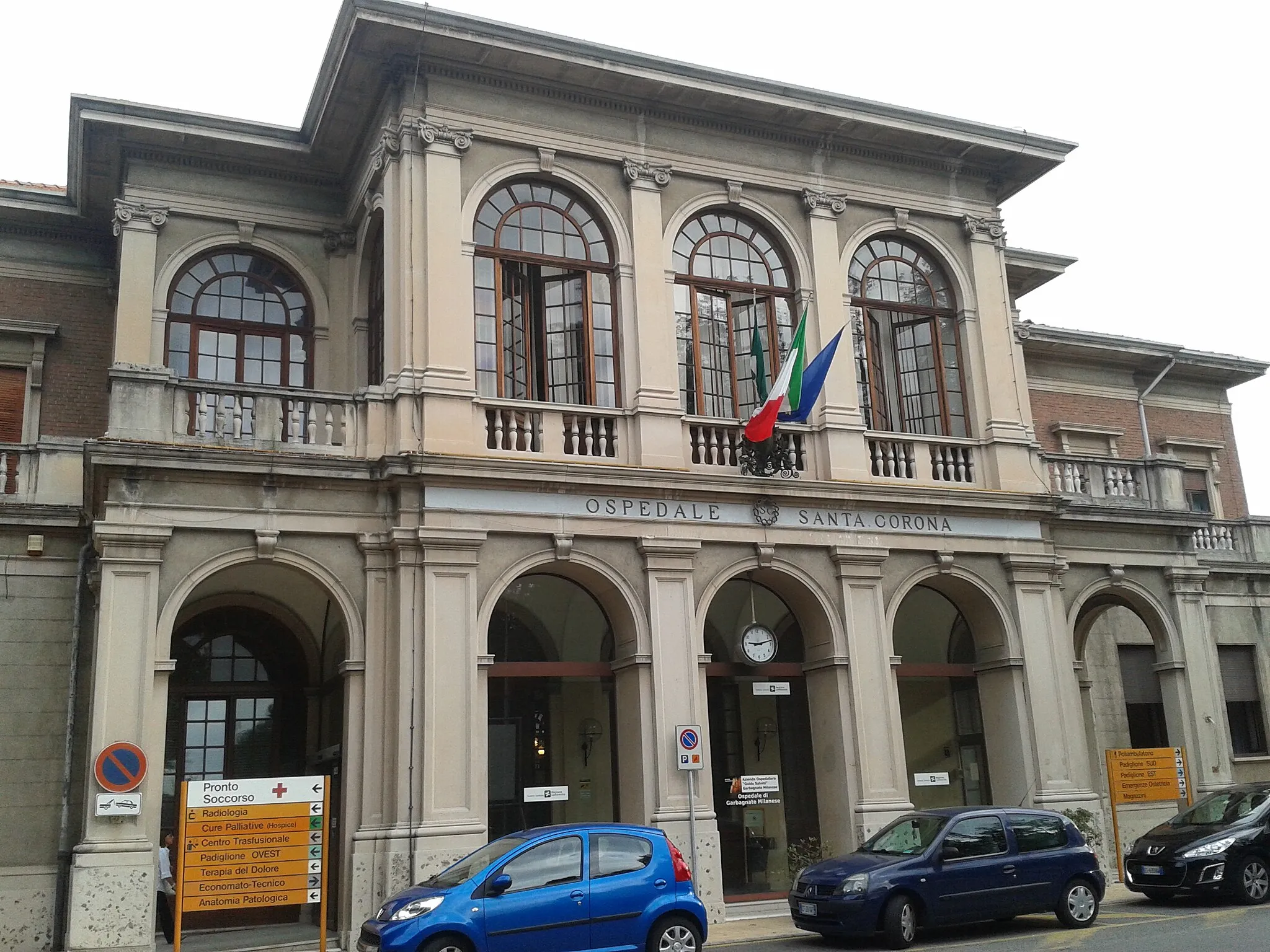 Photo showing: Garbagnate Milanese Hospital - province of Milan - Italy - main entrance in 2013