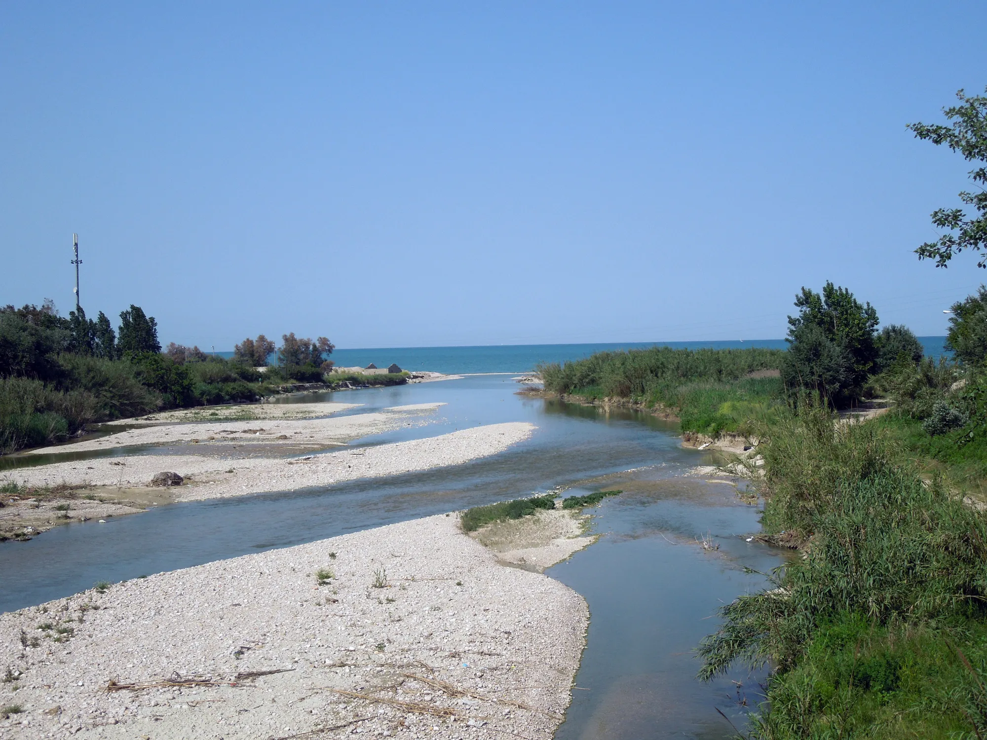 Photo showing: Foce del fiume Tordino a Giulianova in provincia di Teramo.