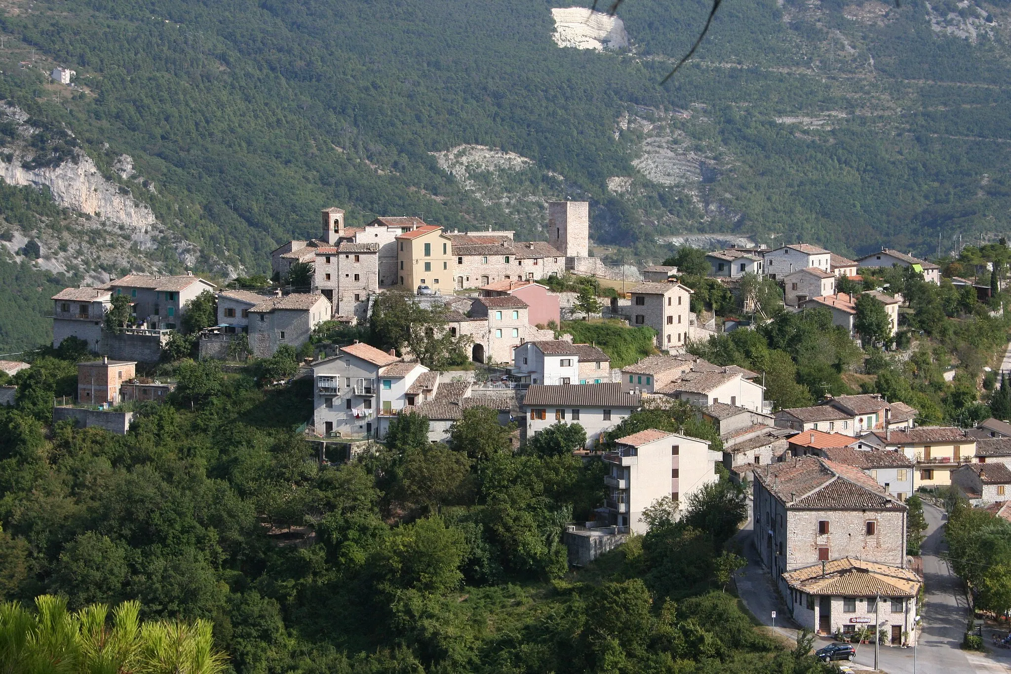Photo showing: Veduta della frazione di Pierosara nel comune di Genga, provincia di Ancona, Italia.