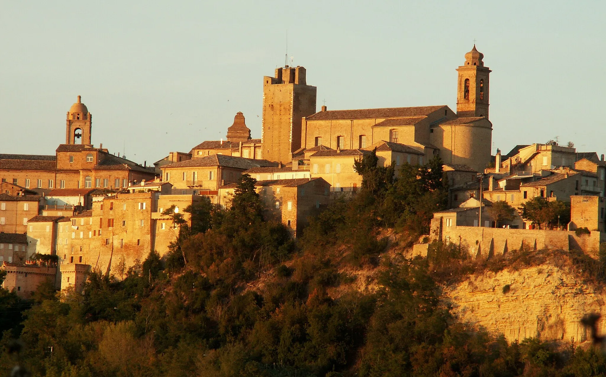 Photo showing: The south side of the historical centre of Sant'Elpidio a Mare, Province of Fermo, Marche, Italy.