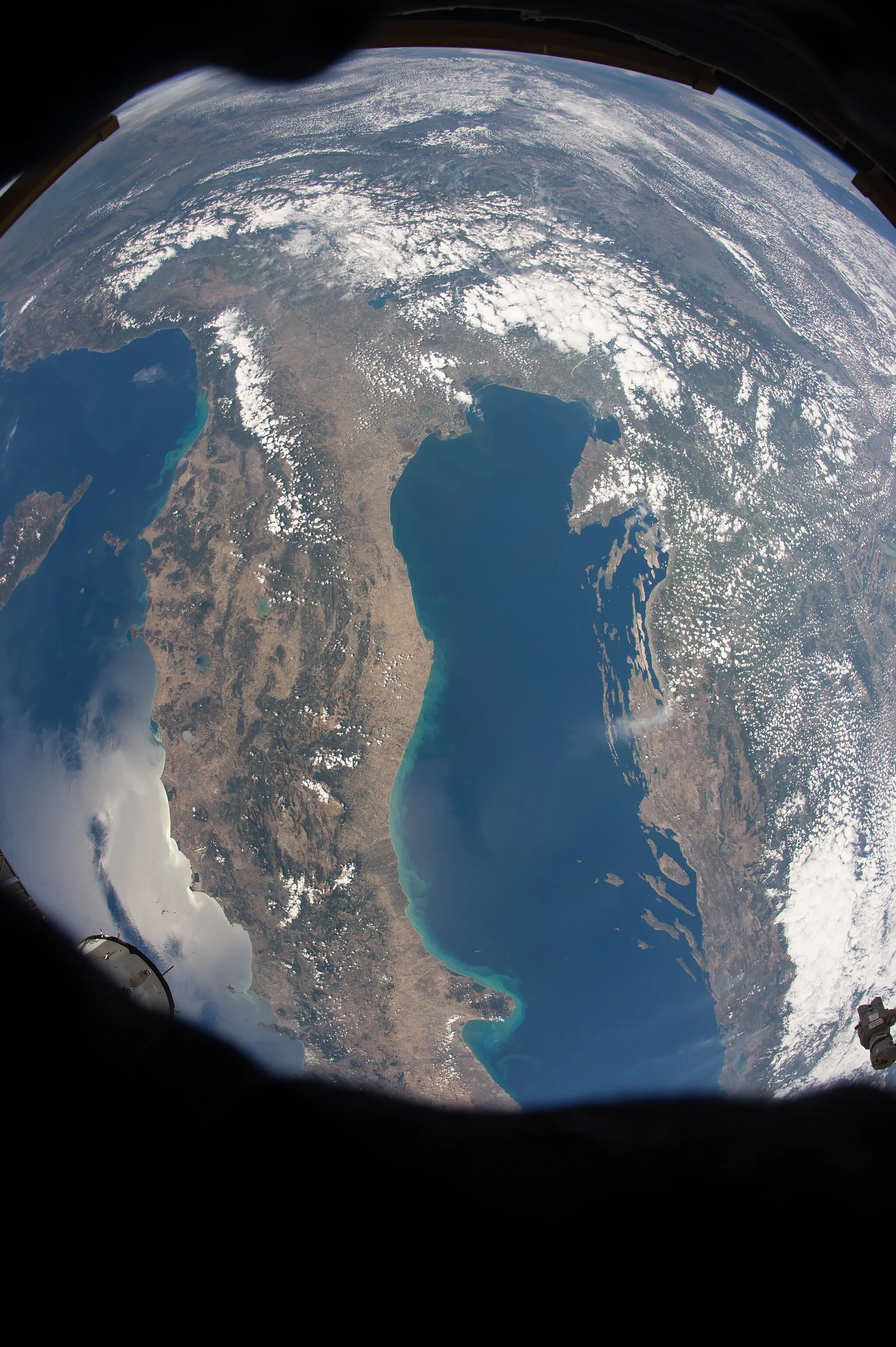 Photo showing: View of Earth taken during ISS Expedition 52.