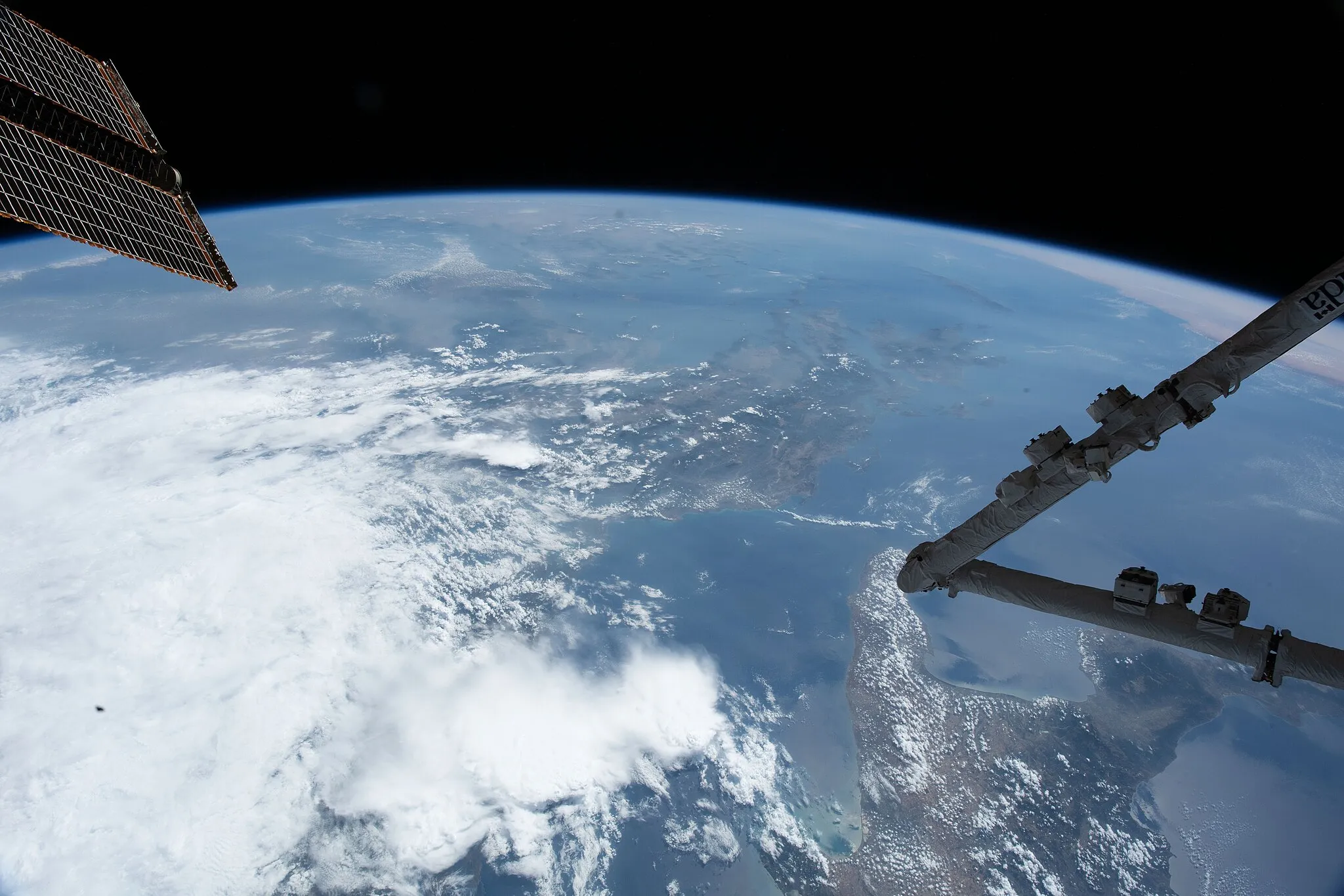 Photo showing: View of Earth taken during ISS Expedition 65.