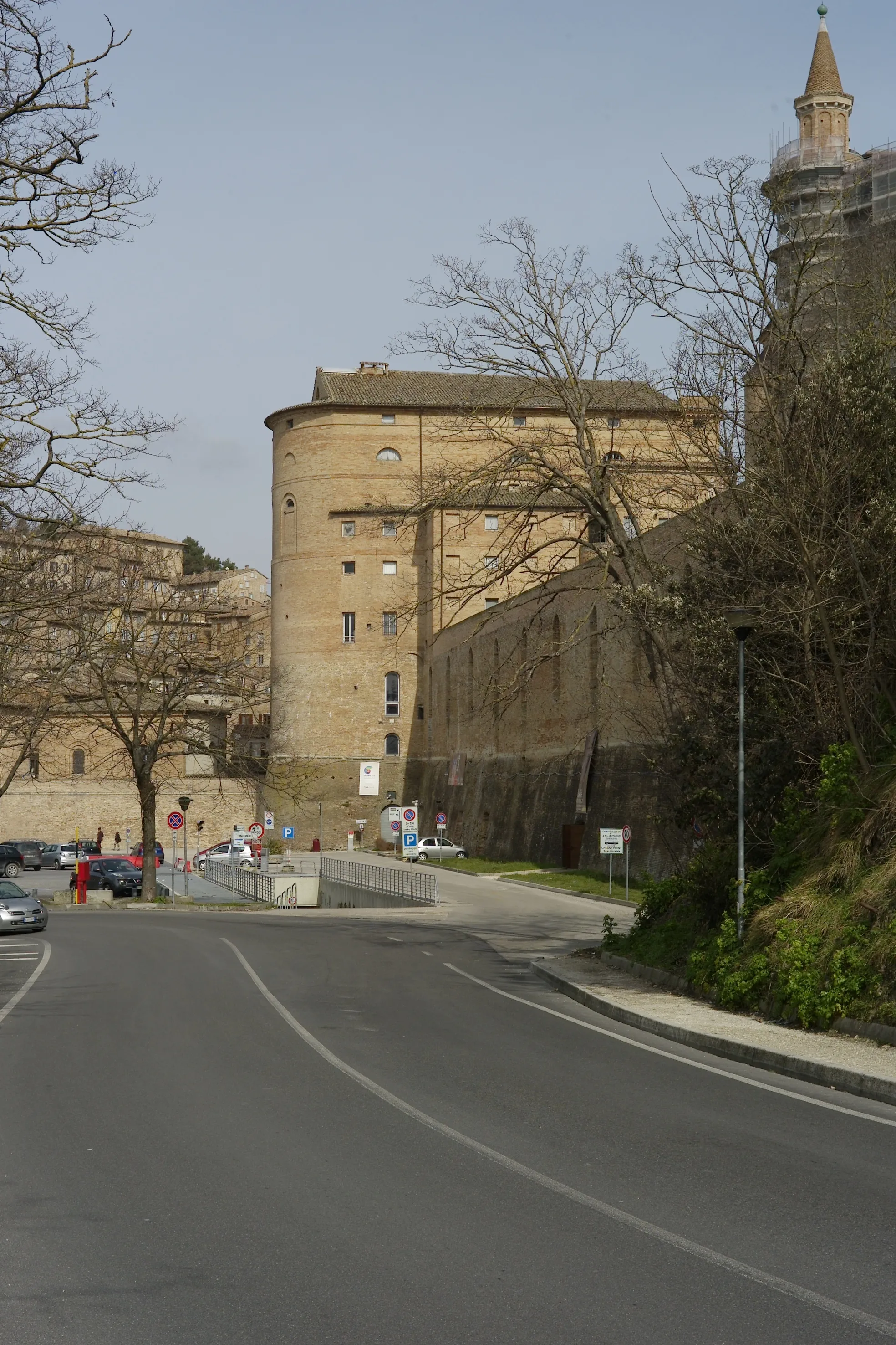 Photo showing: Il lato sud-occidentale del bastione di Sant'Agostino in Urbino.