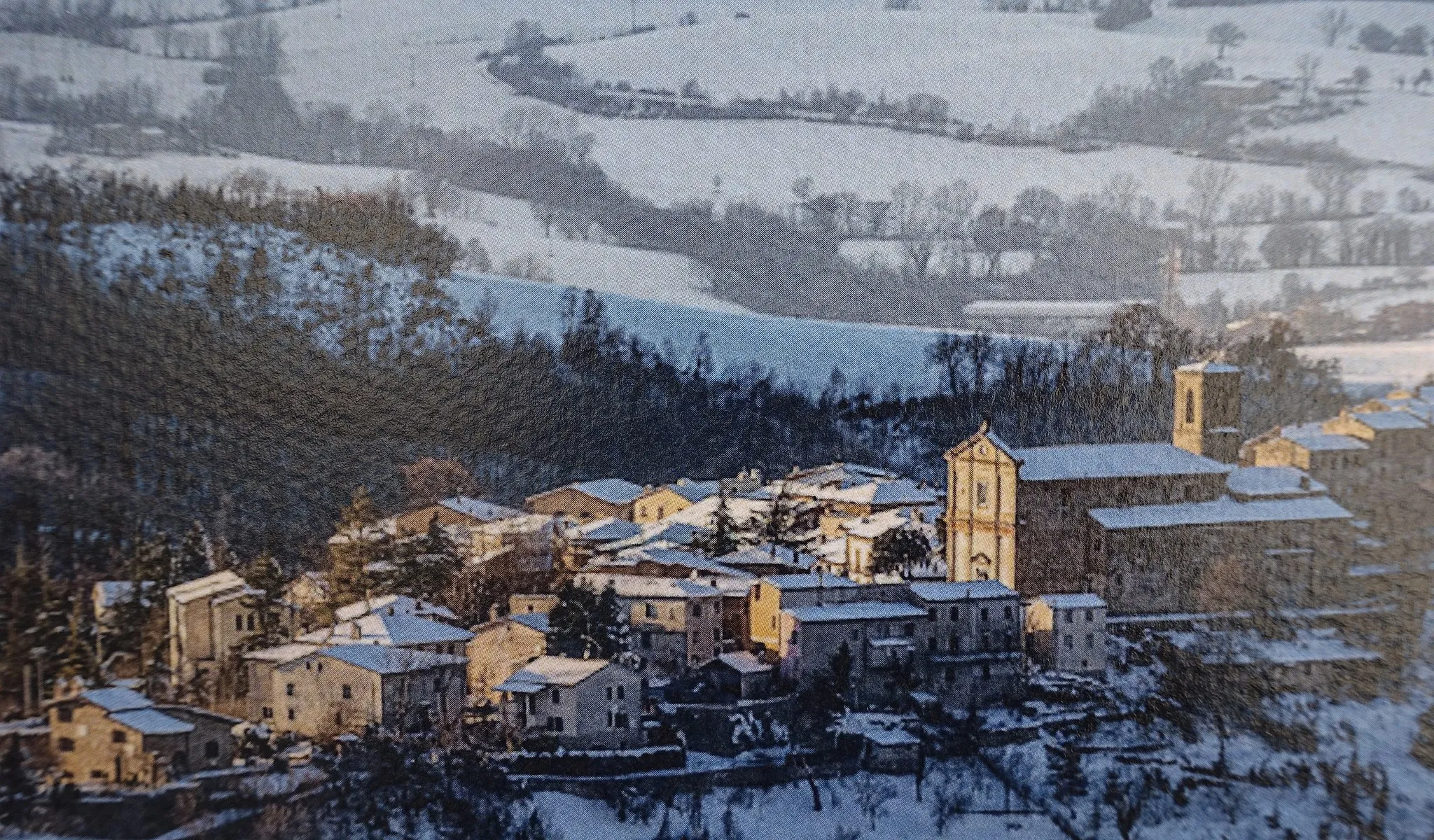 Photo showing: Panorama invernale di Crispiero (Castelraimondo, MC)