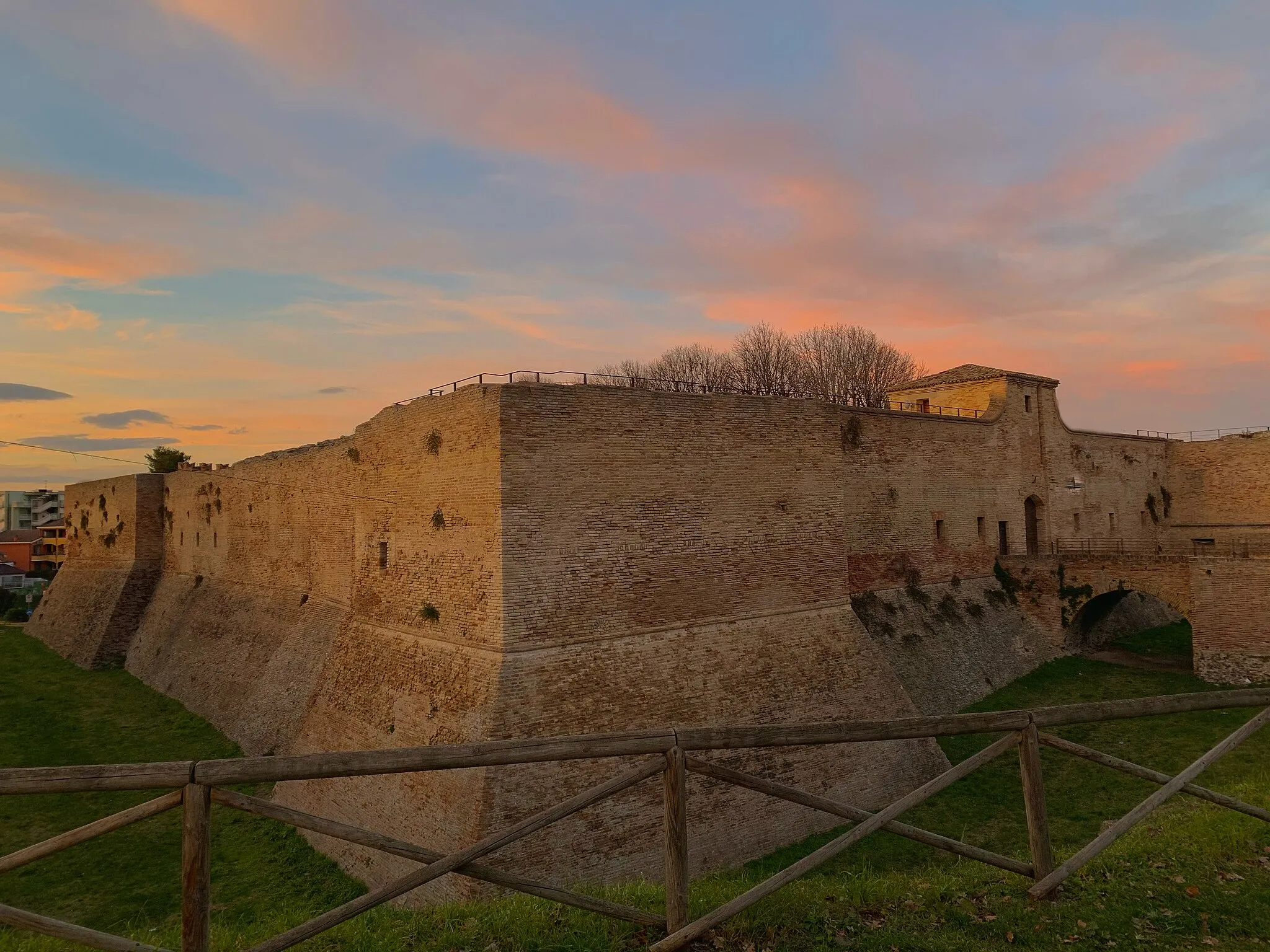 Photo showing: Rocca Falatestiana di Fano al tramonto