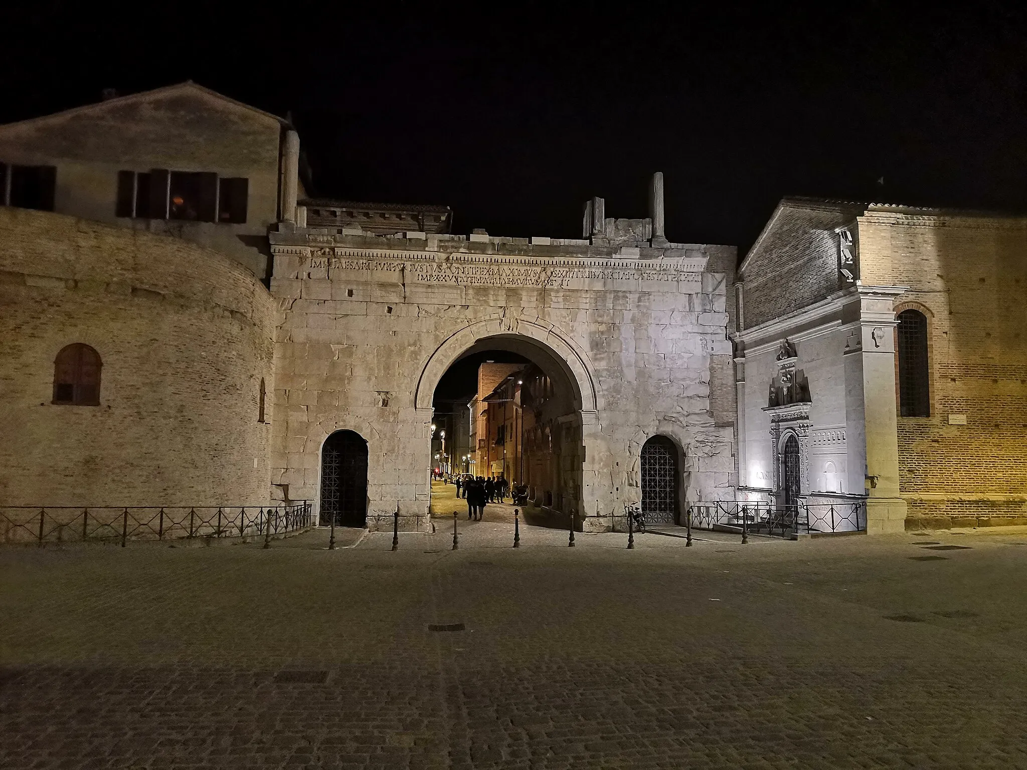 Photo showing: View of Arco d'Augusto in Fano, Italy at night