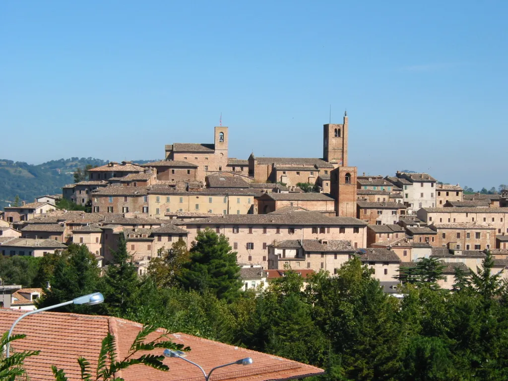 Photo showing: Sarnano, Marche, Italia ott.2.2002 Medieval Town Sarnano