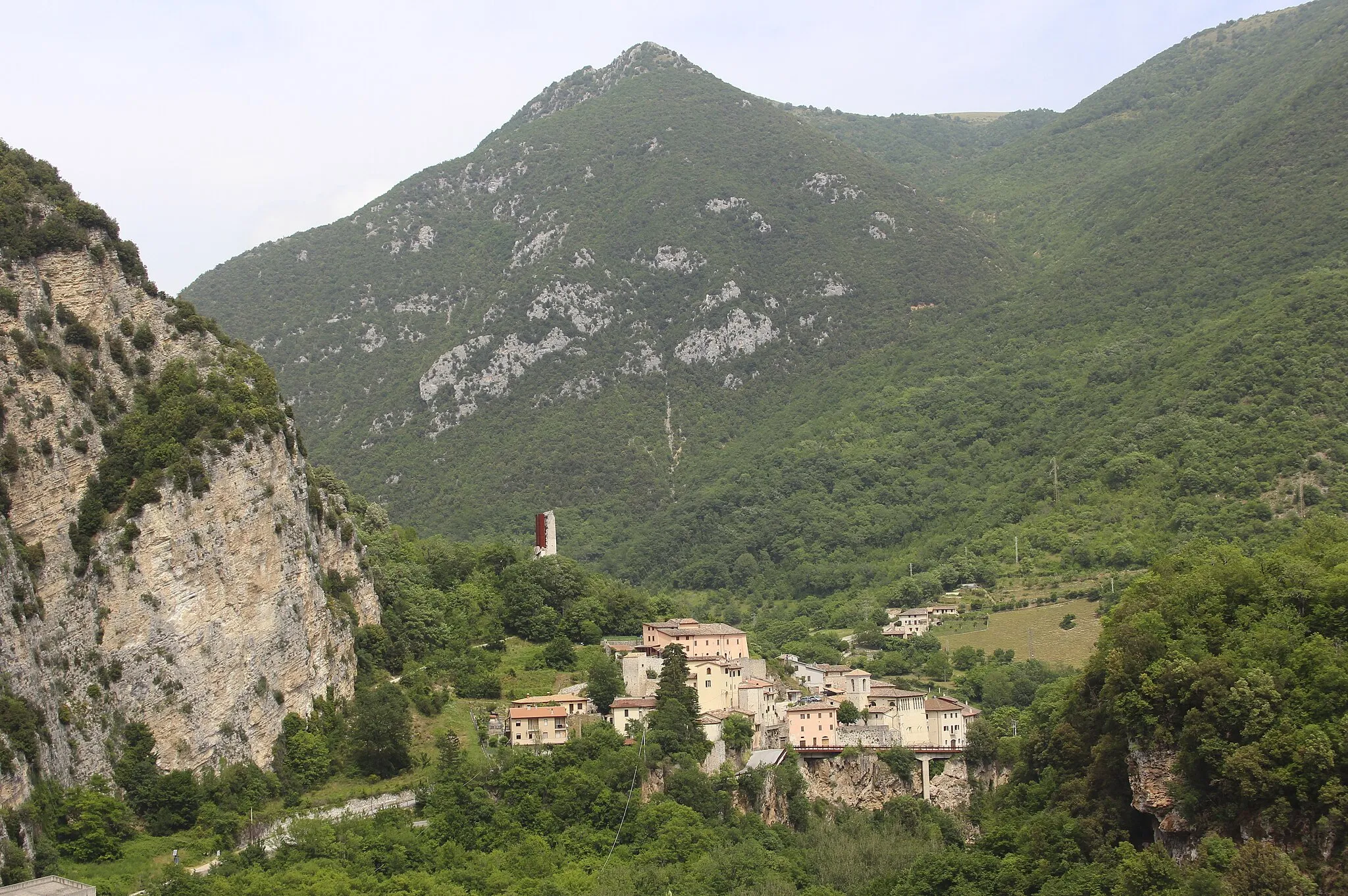 Photo showing: Panorama of Triponzo, hamlet of Cerreto di Spoleto, Province of Perugia, Umbria, Italy