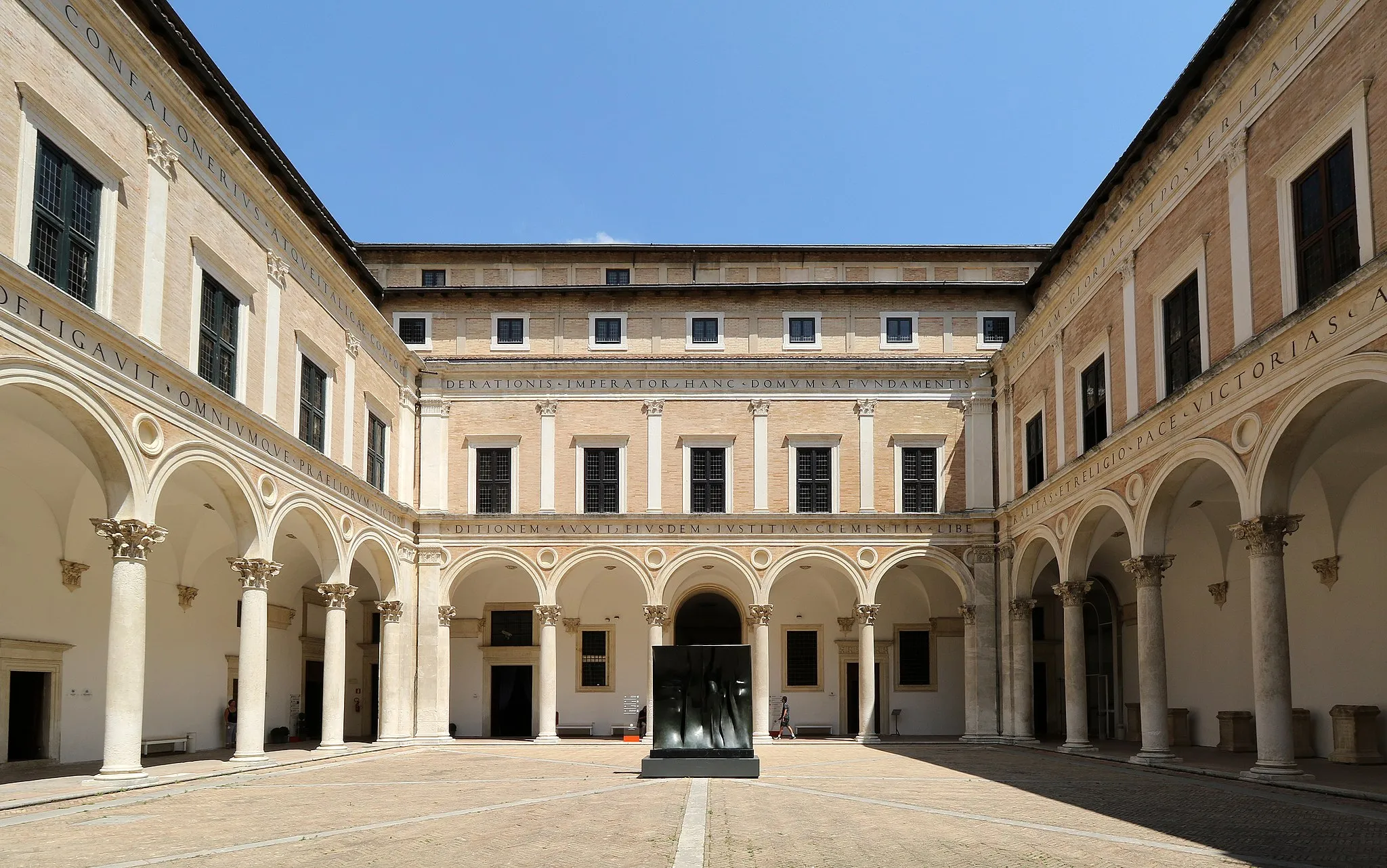 Photo showing: courtyard of honor - Ducal Palace Urbino