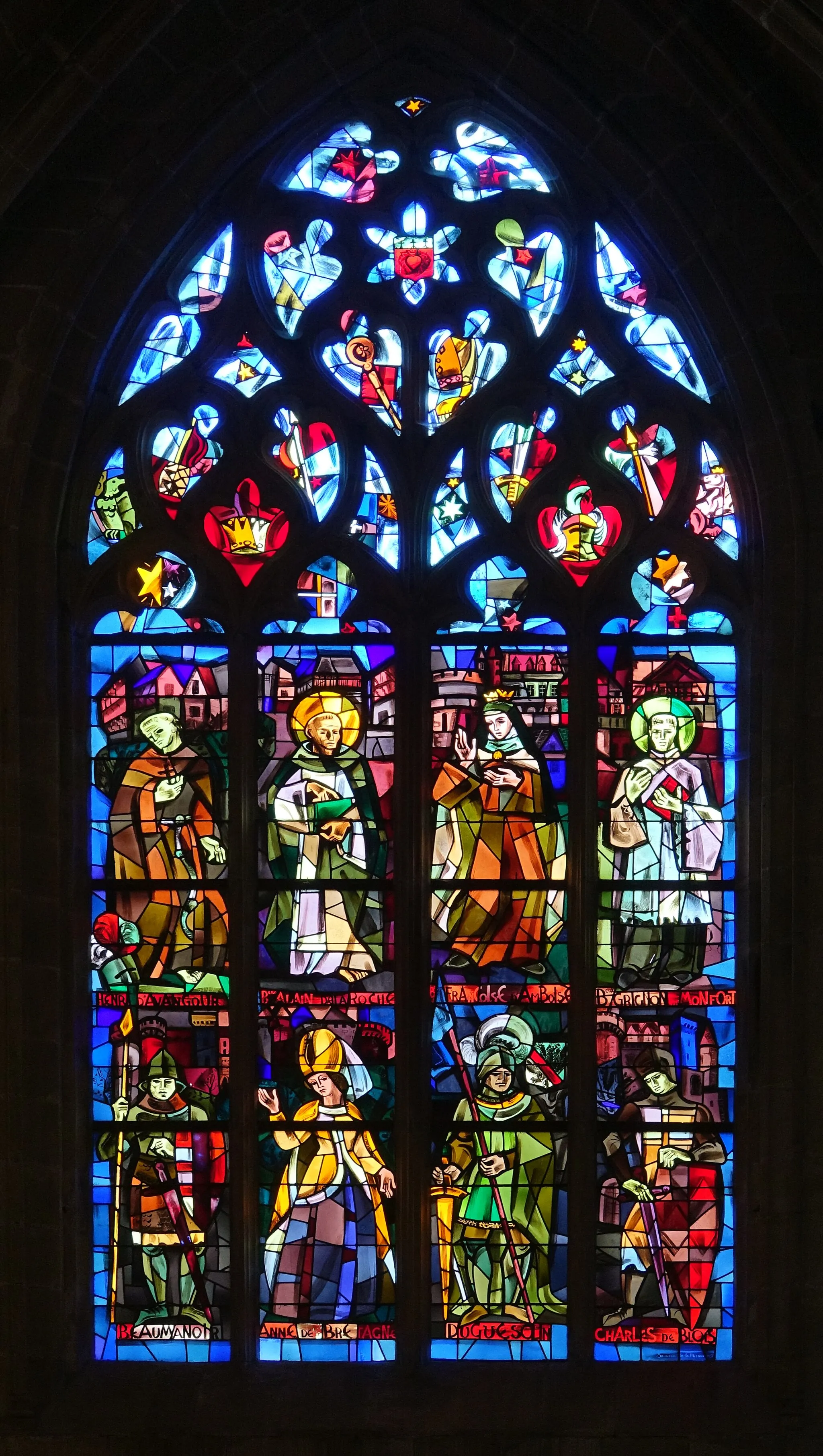 Photo showing: Stained glass window in the Saint-Sauveur basilica in Dinan (Côtes-d'Armor, France).