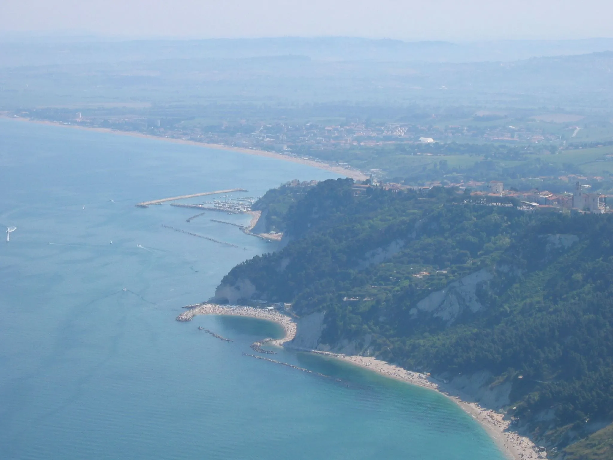 Photo showing: La costa di Sirolo Spiaggia di Sirolo e Riviera Sud