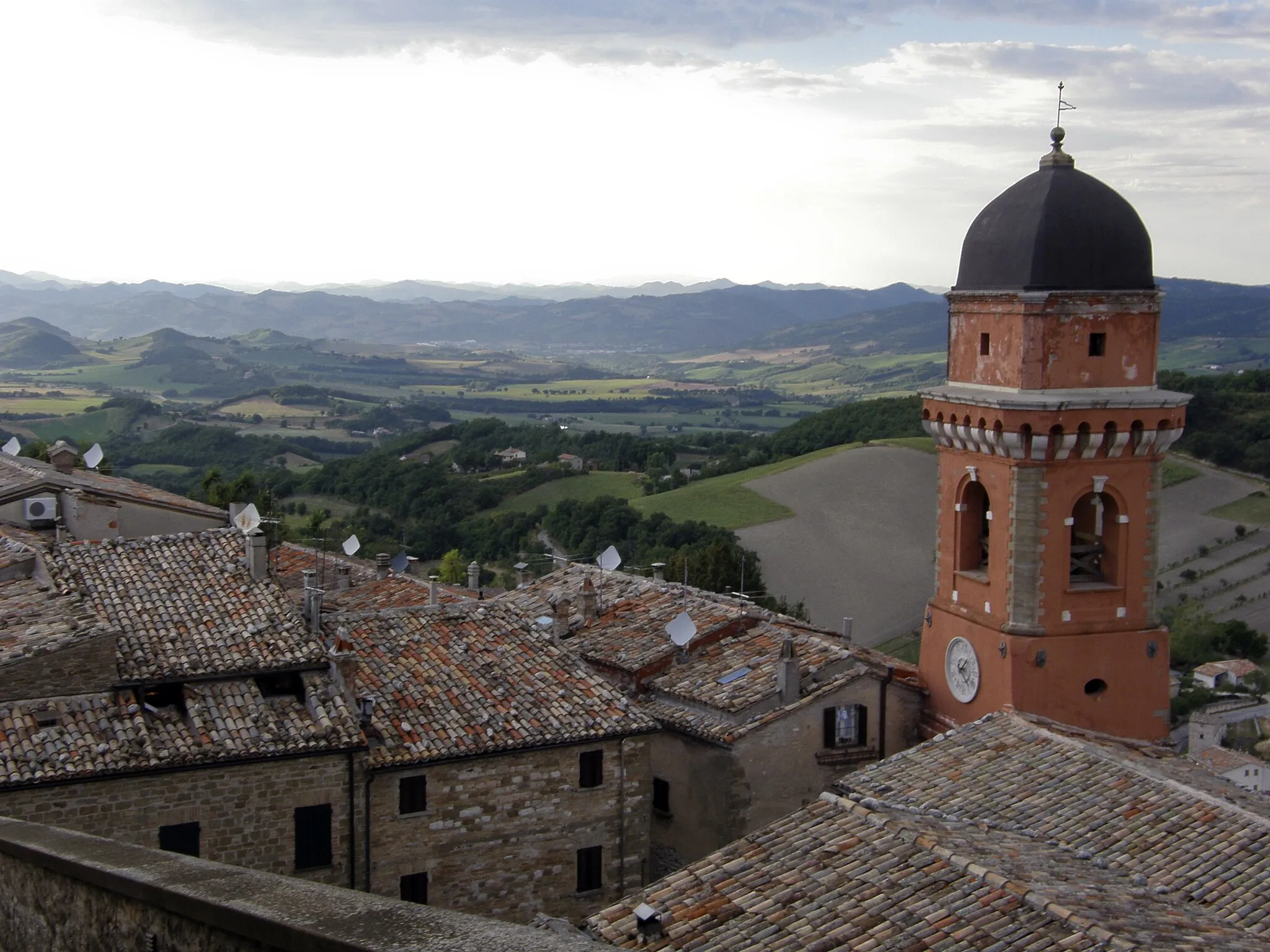 Photo showing: Castle of Frontone, Marche, Italy
Sight from the castle's entrance