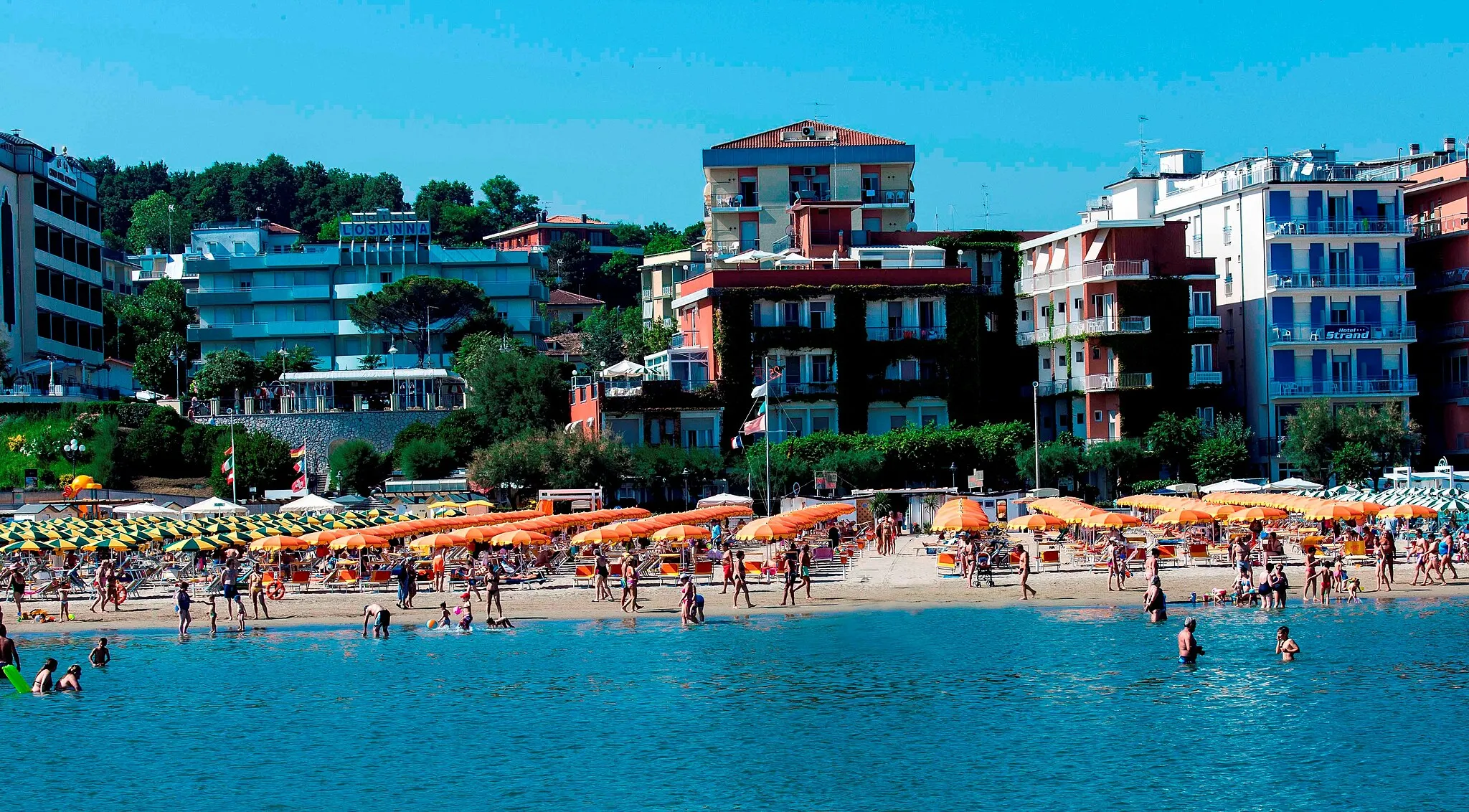 Photo showing: Gabicce Mare. Sea. Beach and Hotels