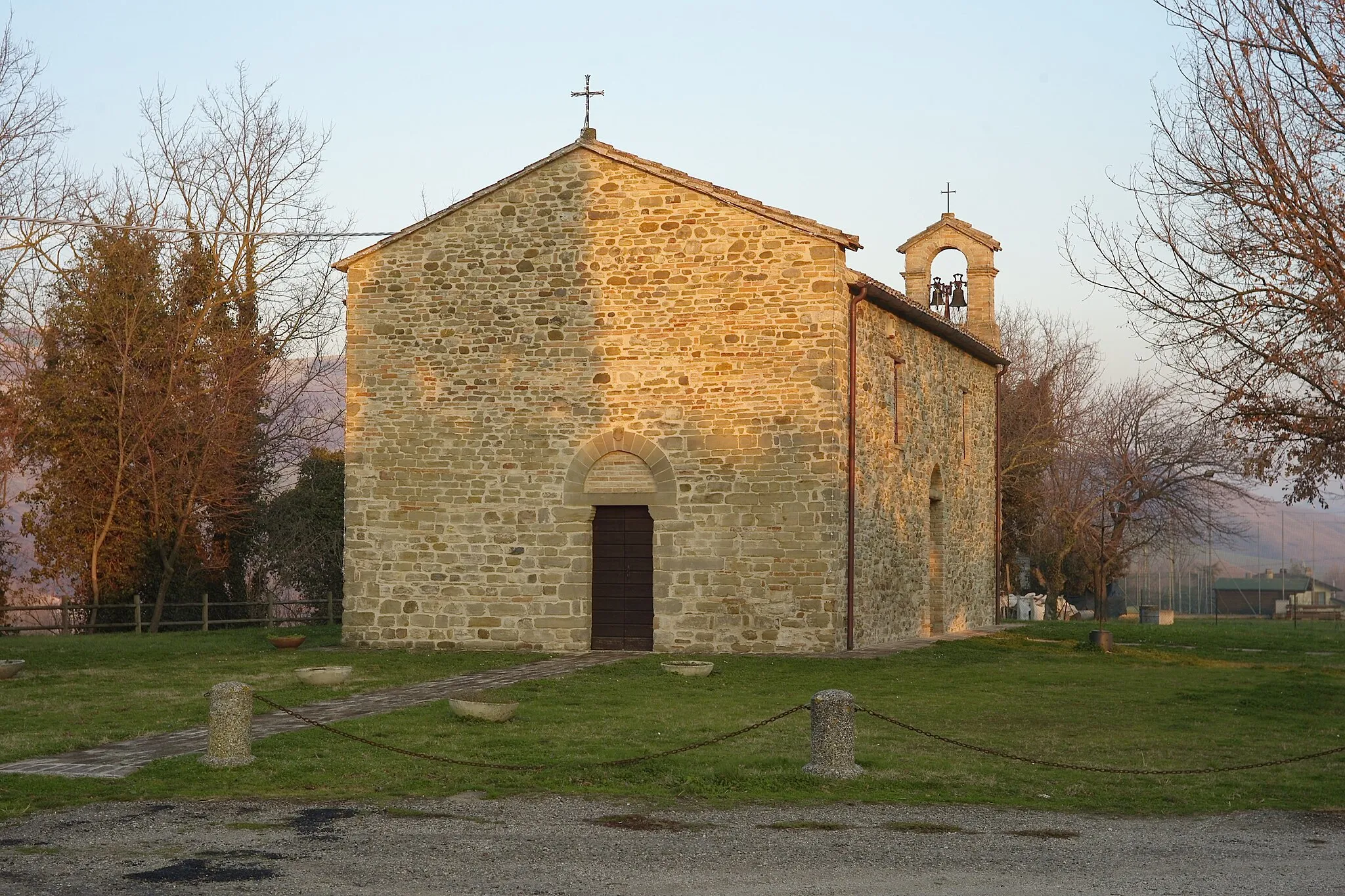 Photo showing: Veduta esterna della chiesa di San Paterniano di Ca'Mazzasette.