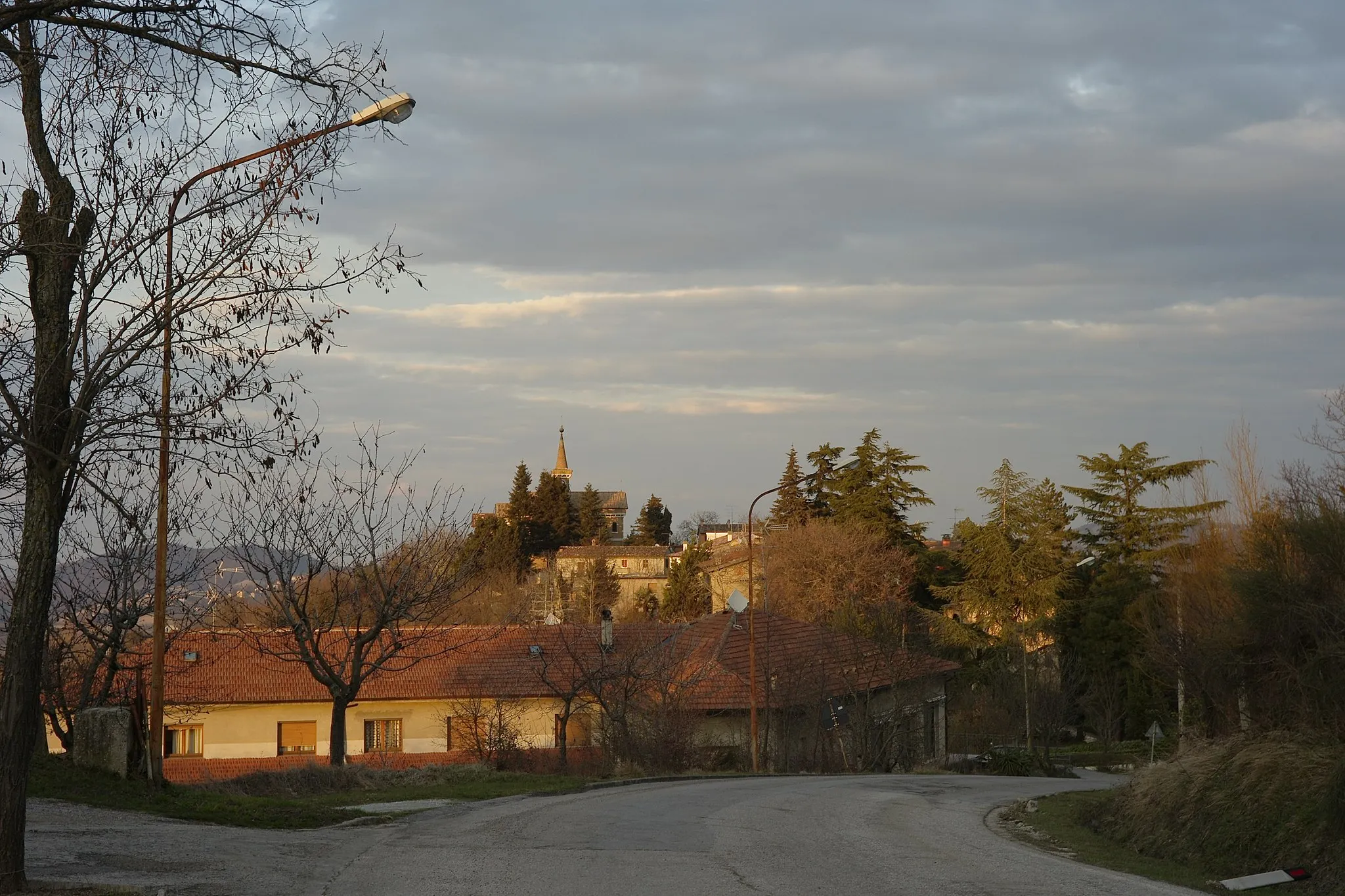 Photo showing: Veduta panoramica della frazione della Torre di Urbino, da occidente.