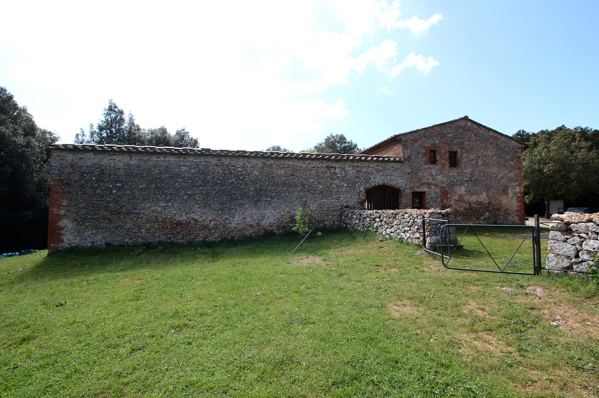 Photo showing: Casa Giubileo, on Mount Maggio (Montemaggio), in woods south of Badia a Isola, Monteriggioni, Province of Siena, Tuscany, Italy