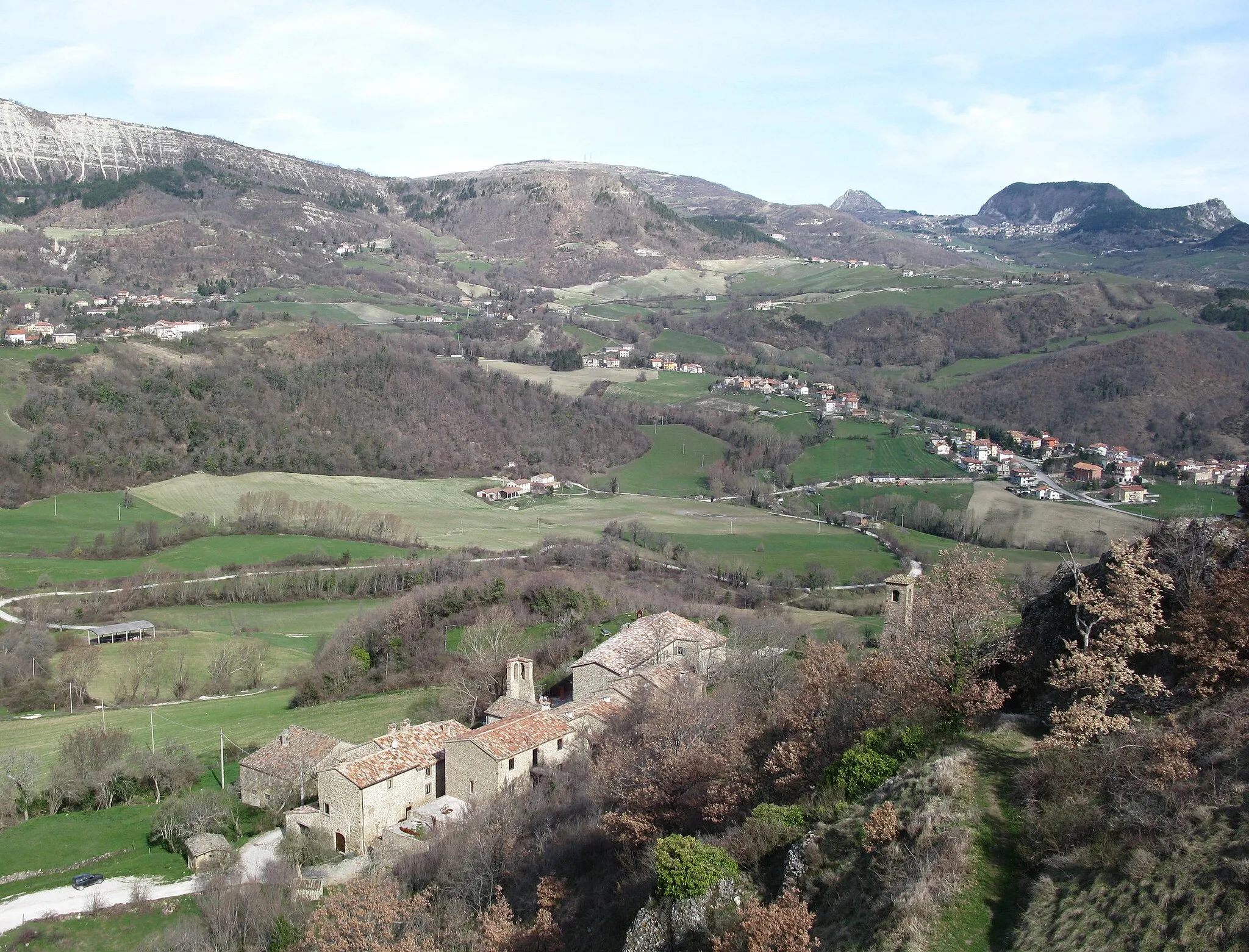 Photo showing: Panorama di Pietrarubbia, provincia di Pesaro e Urbino, Italia.