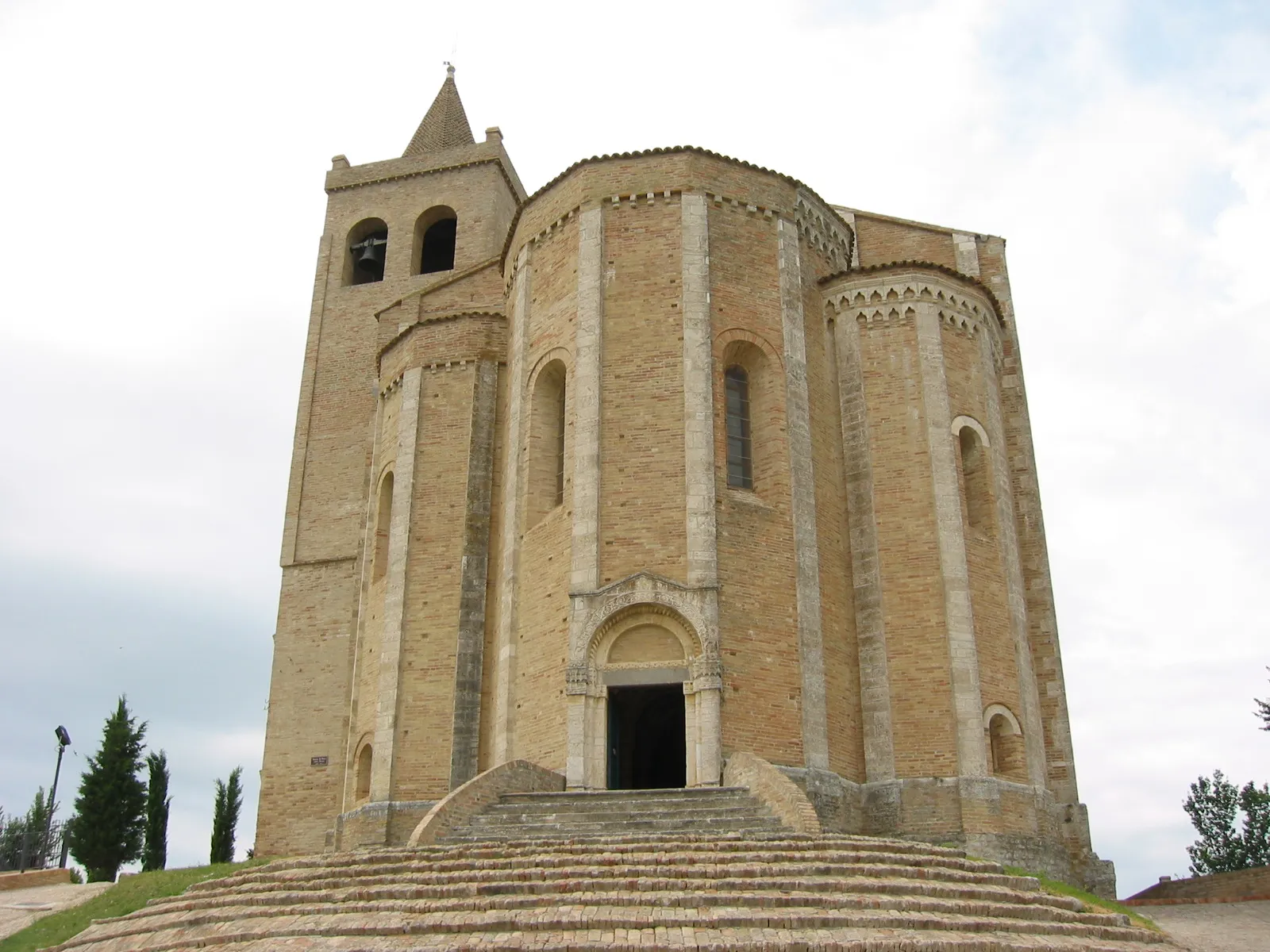 Photo showing: Offida, Marche, Italia Santa Maria della Rocca
