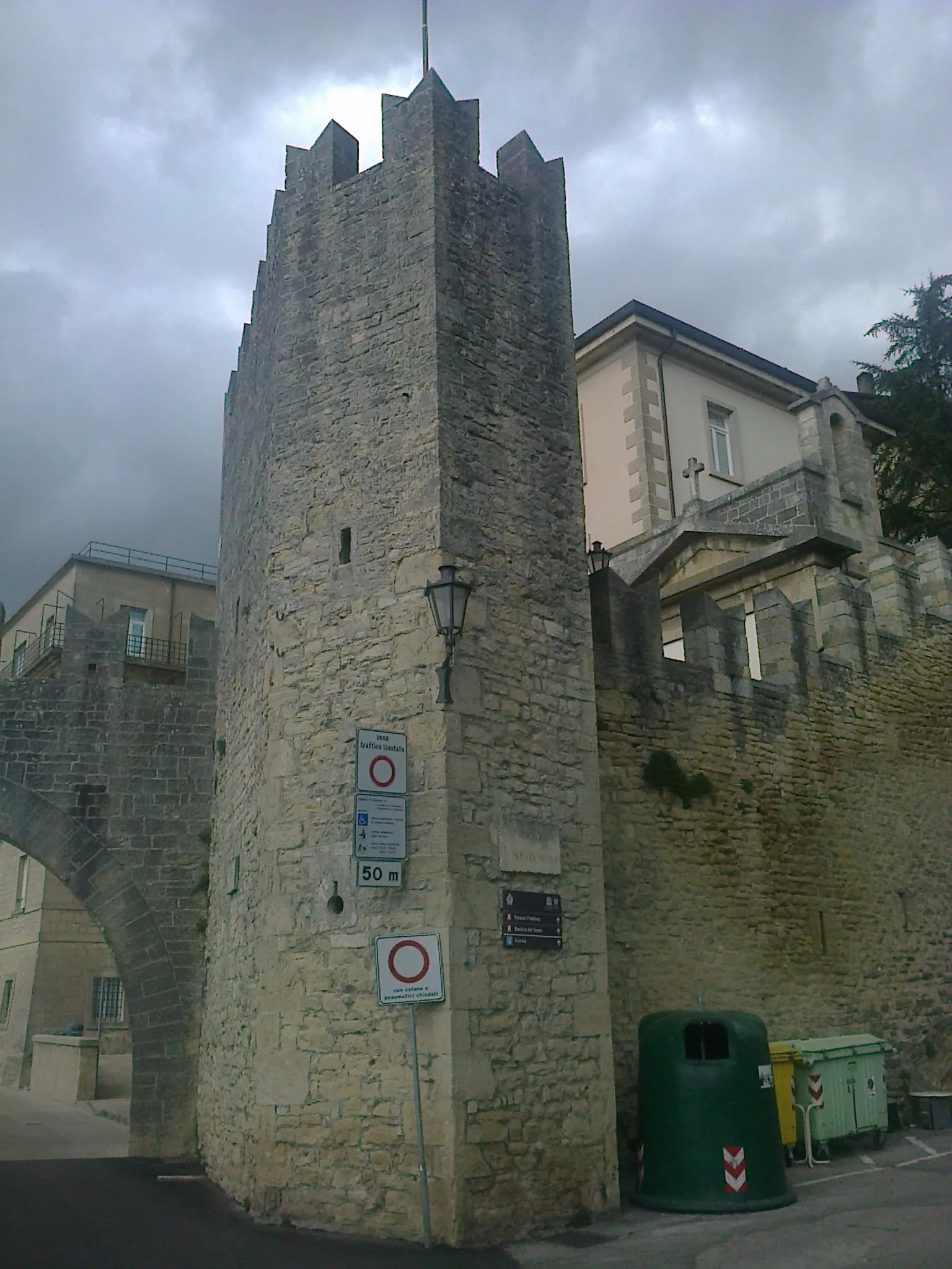 Photo showing: Mura San Marino