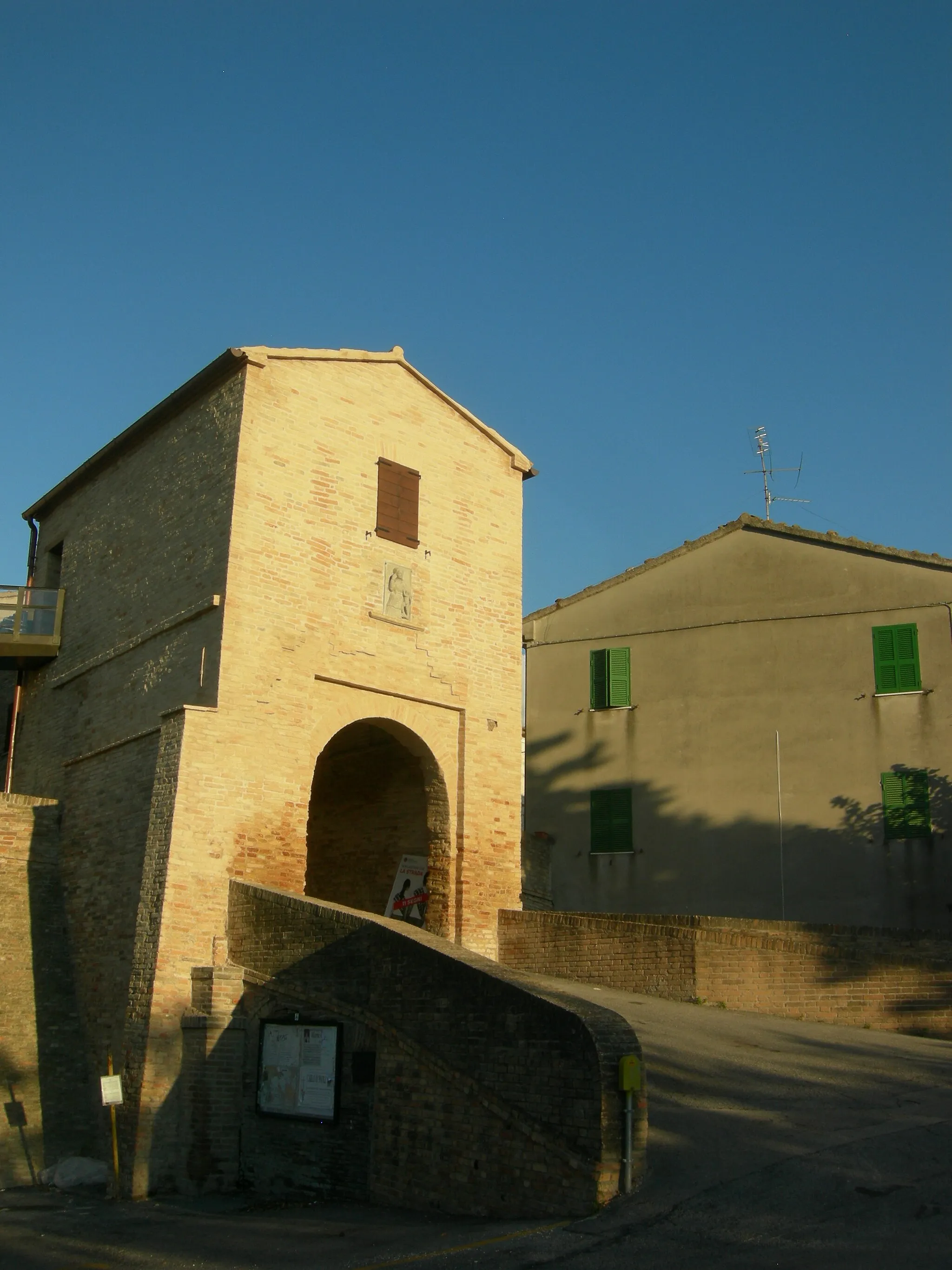 Photo showing: Porta nord-ovest di it:Montefabbri