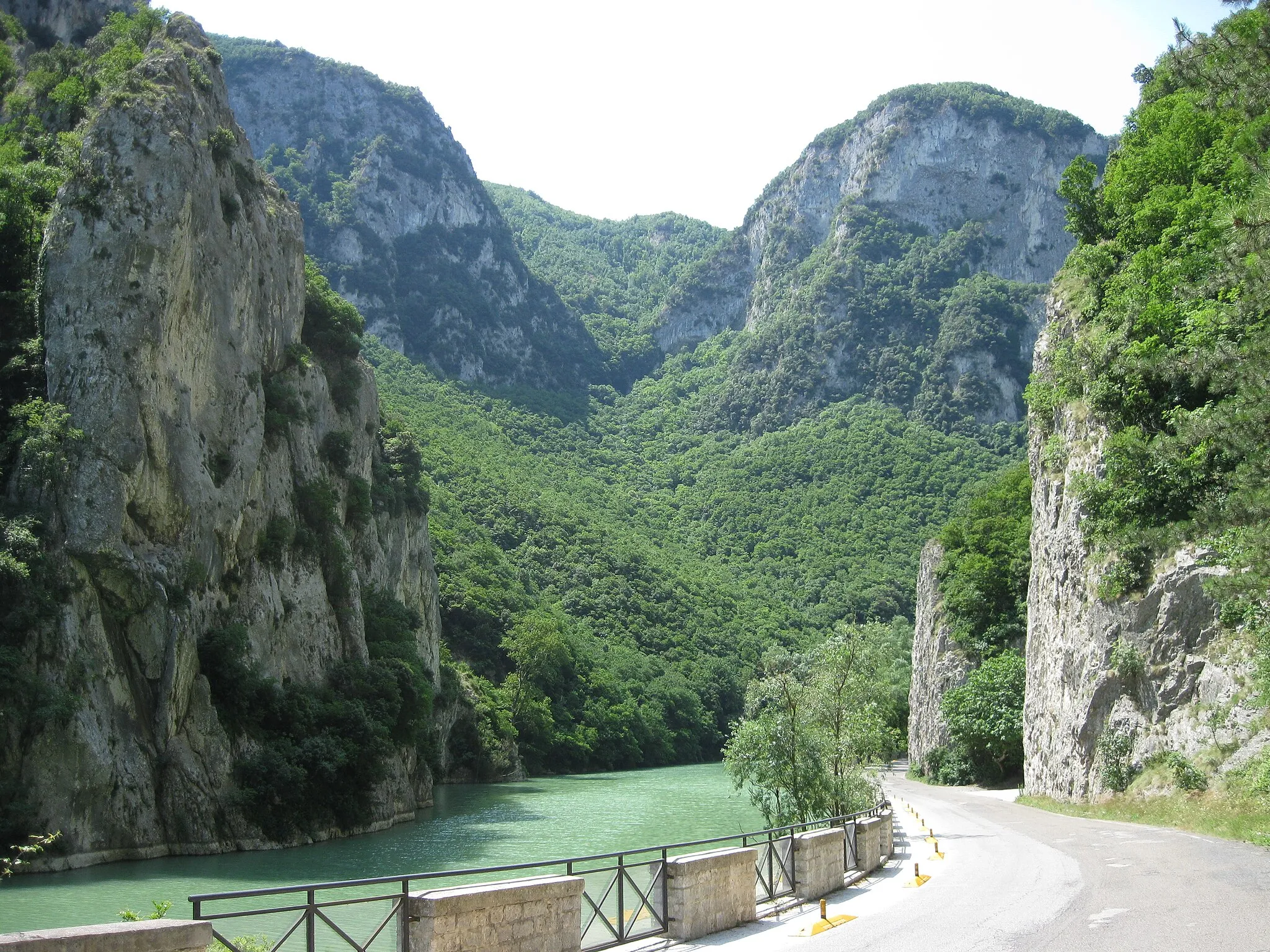 Photo showing: Gola del Furlo, Marche, Italien