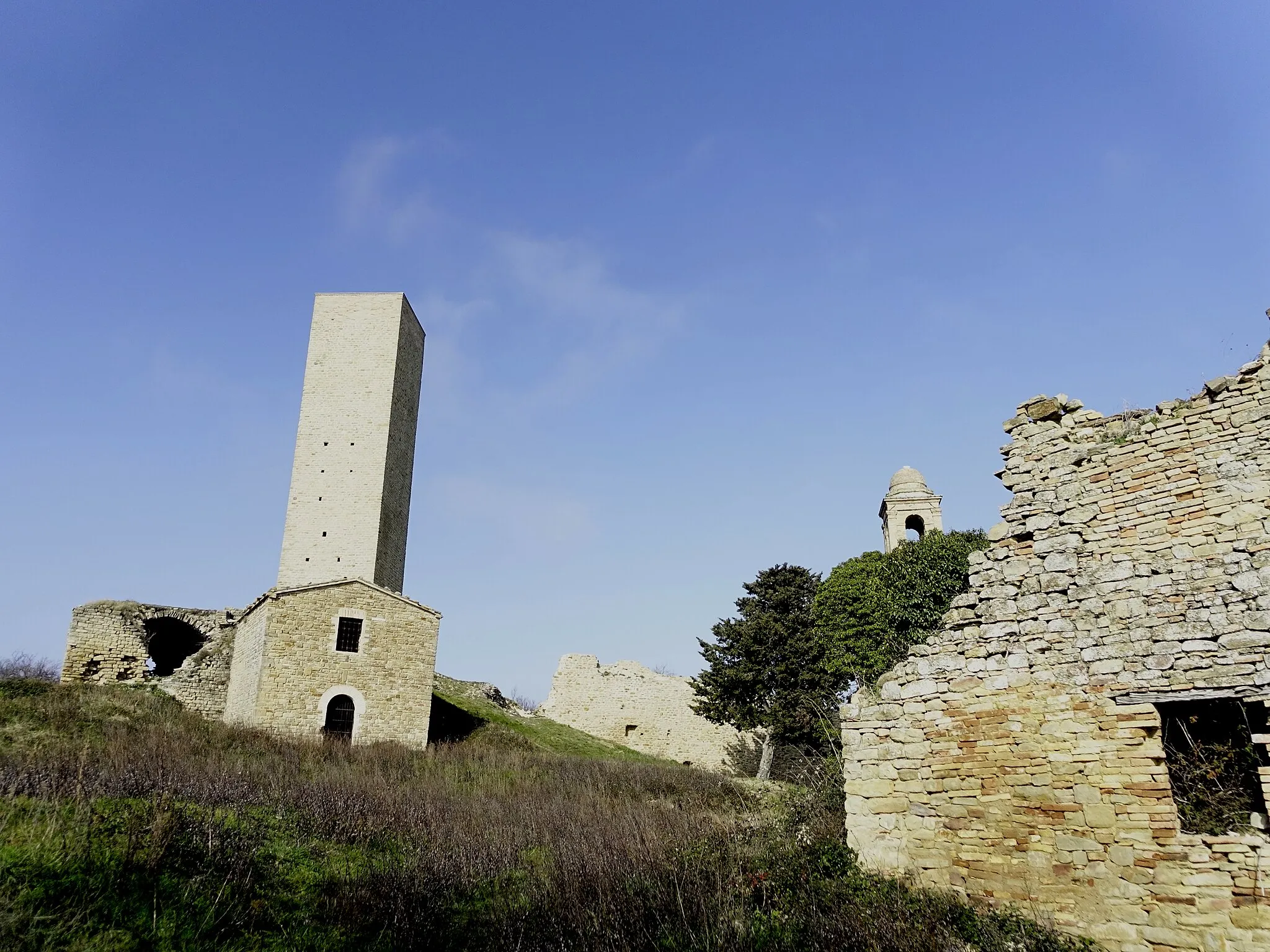 Photo showing: Castello di Pitino, San Severino Marche (MC)
