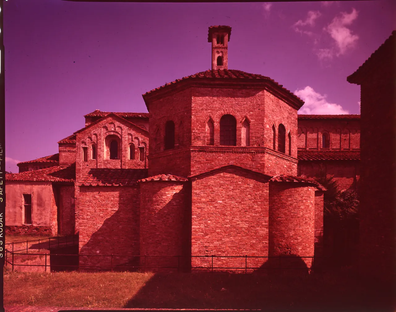 Photo showing: Italia - Marche - Pievebovigliana (MC). Architettura religiosa - Chiese - Elementi architettonici - Marche - San Giusto - Chiesa di San Giusto