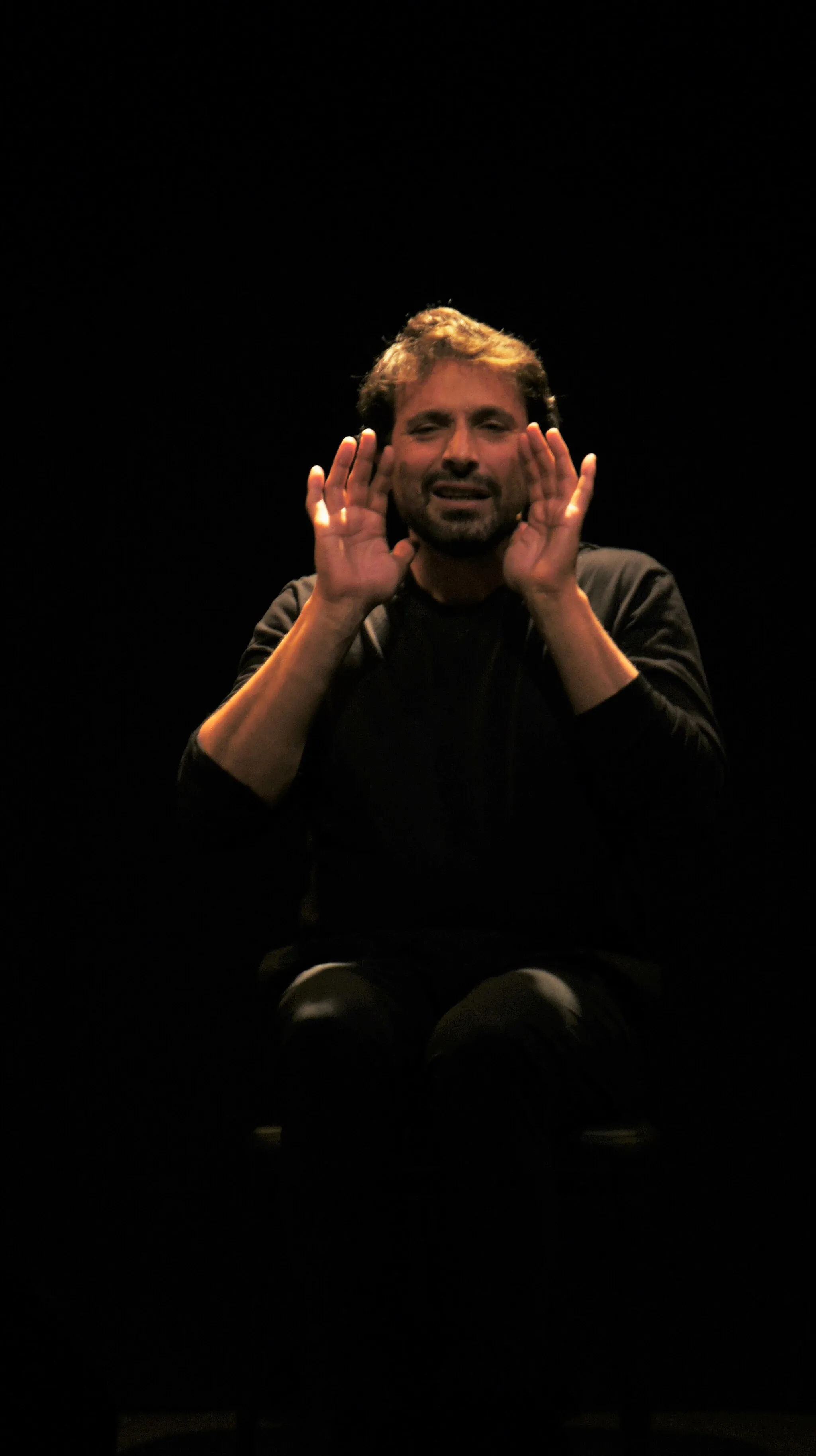 Photo showing: Bruno Salomone pendant son spectacle Euphorique en rodage