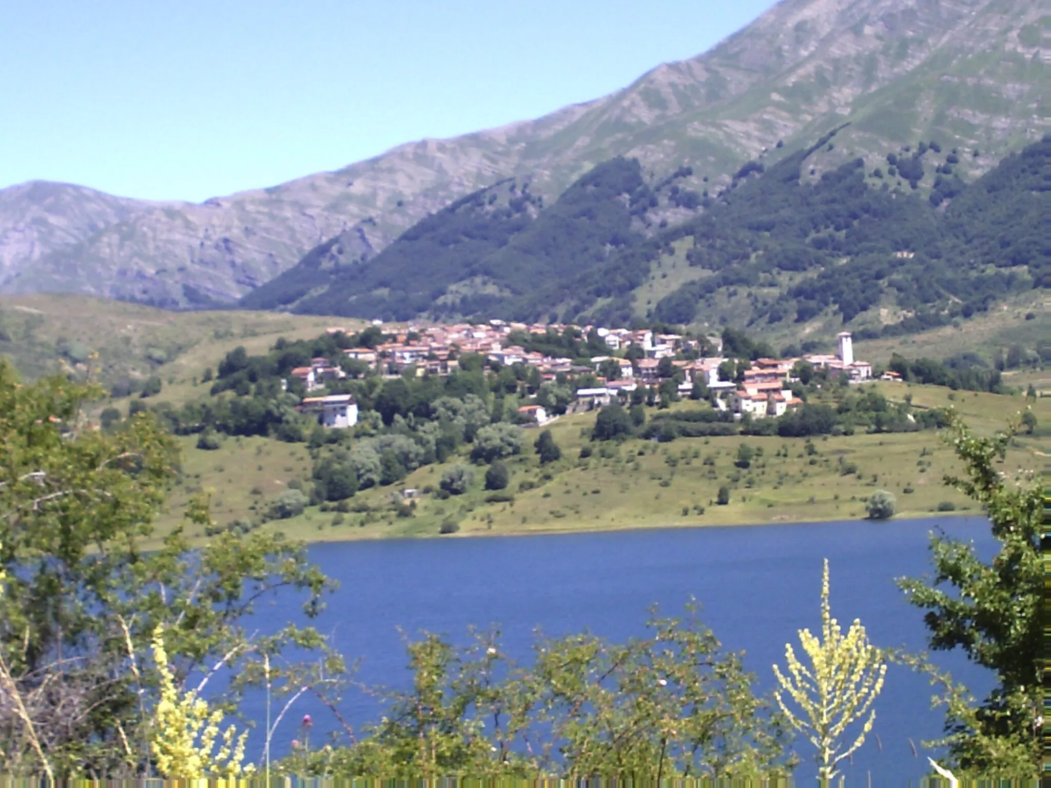 Photo showing: A view of Campotosto, Italy