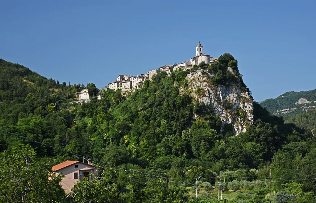 Photo showing: Castel Trosino